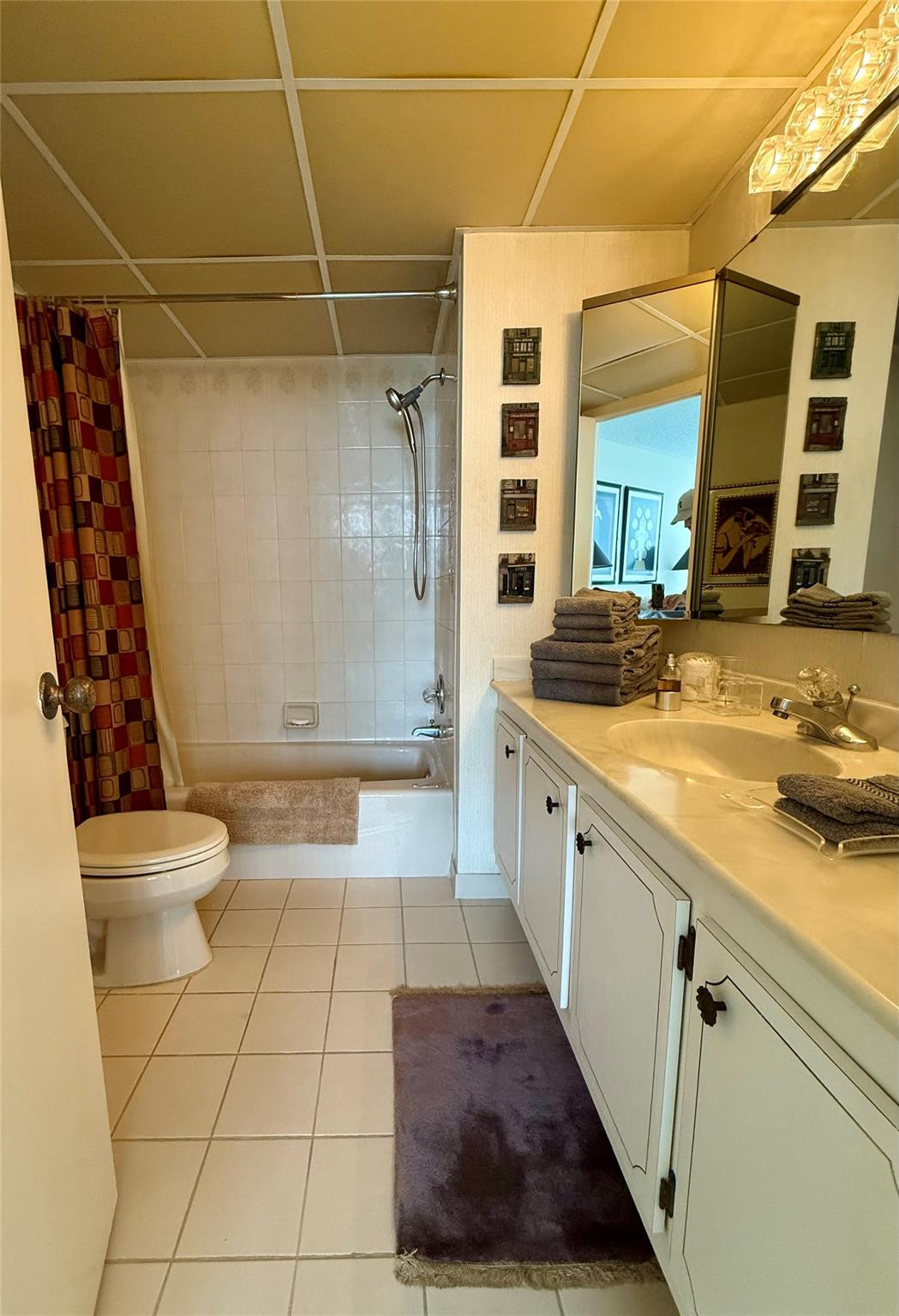 VANTAGE VIEW CONDO - Residential Lease