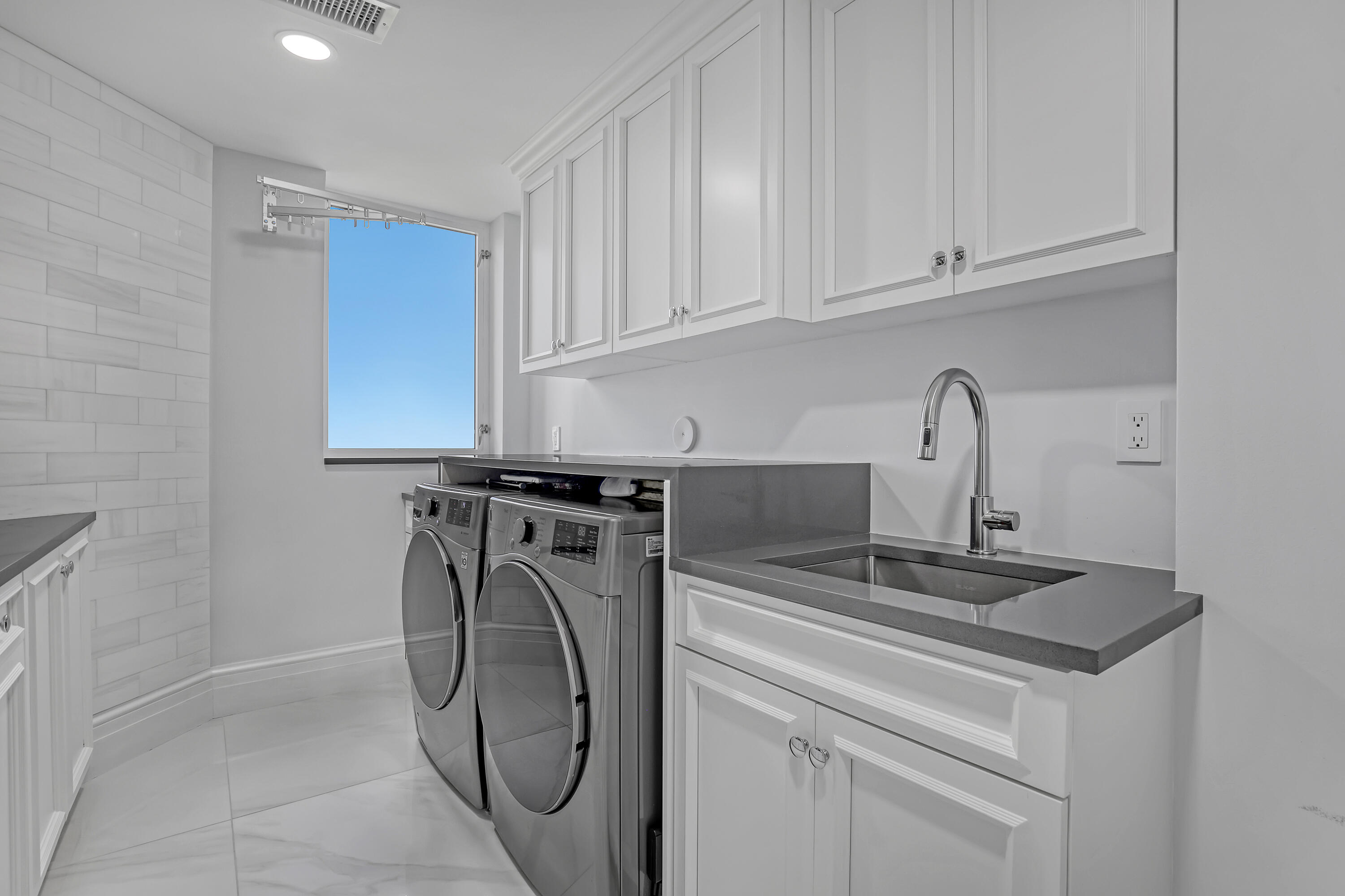 OASIS SINGER ISLAND CONDO - Residential