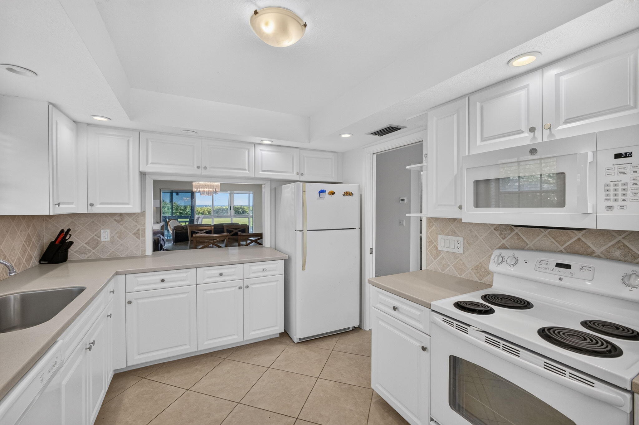 BARCLAY CONDO - Residential