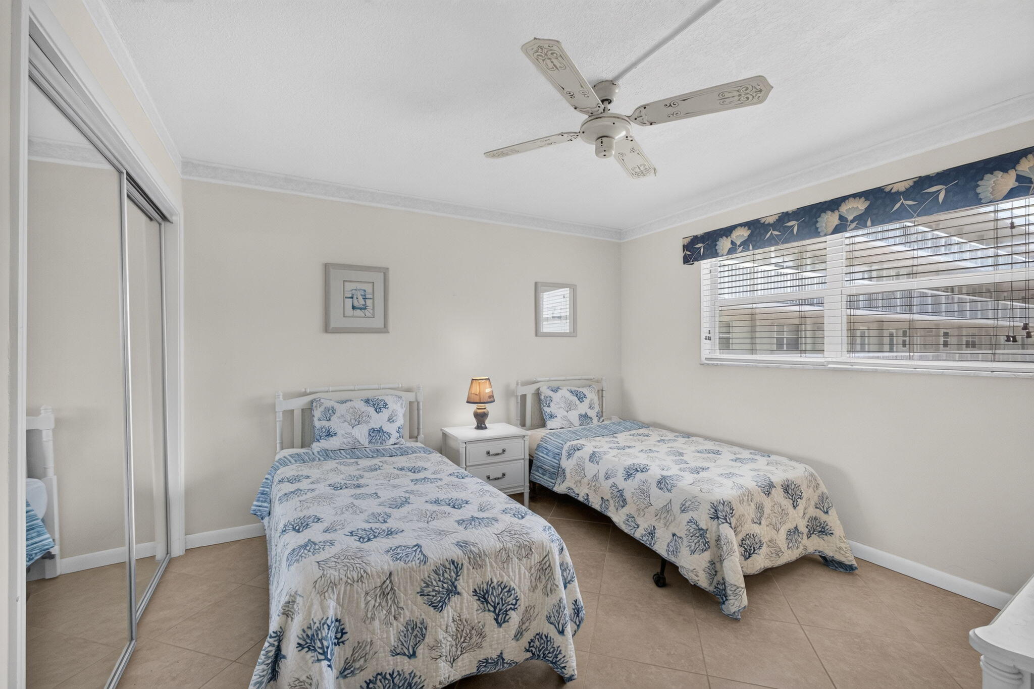 BARCLAY CONDO - Residential