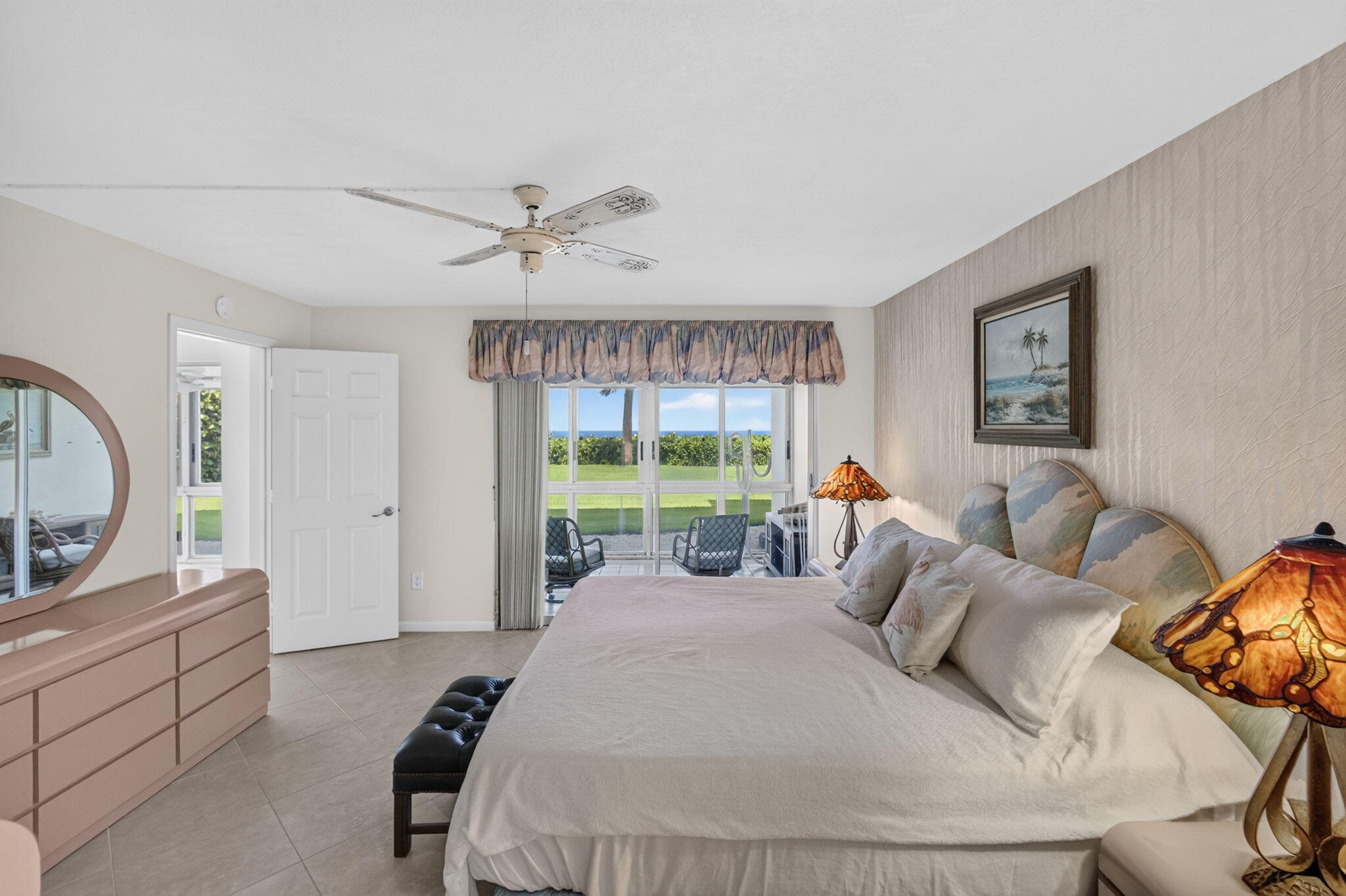 BARCLAY CONDO - Residential