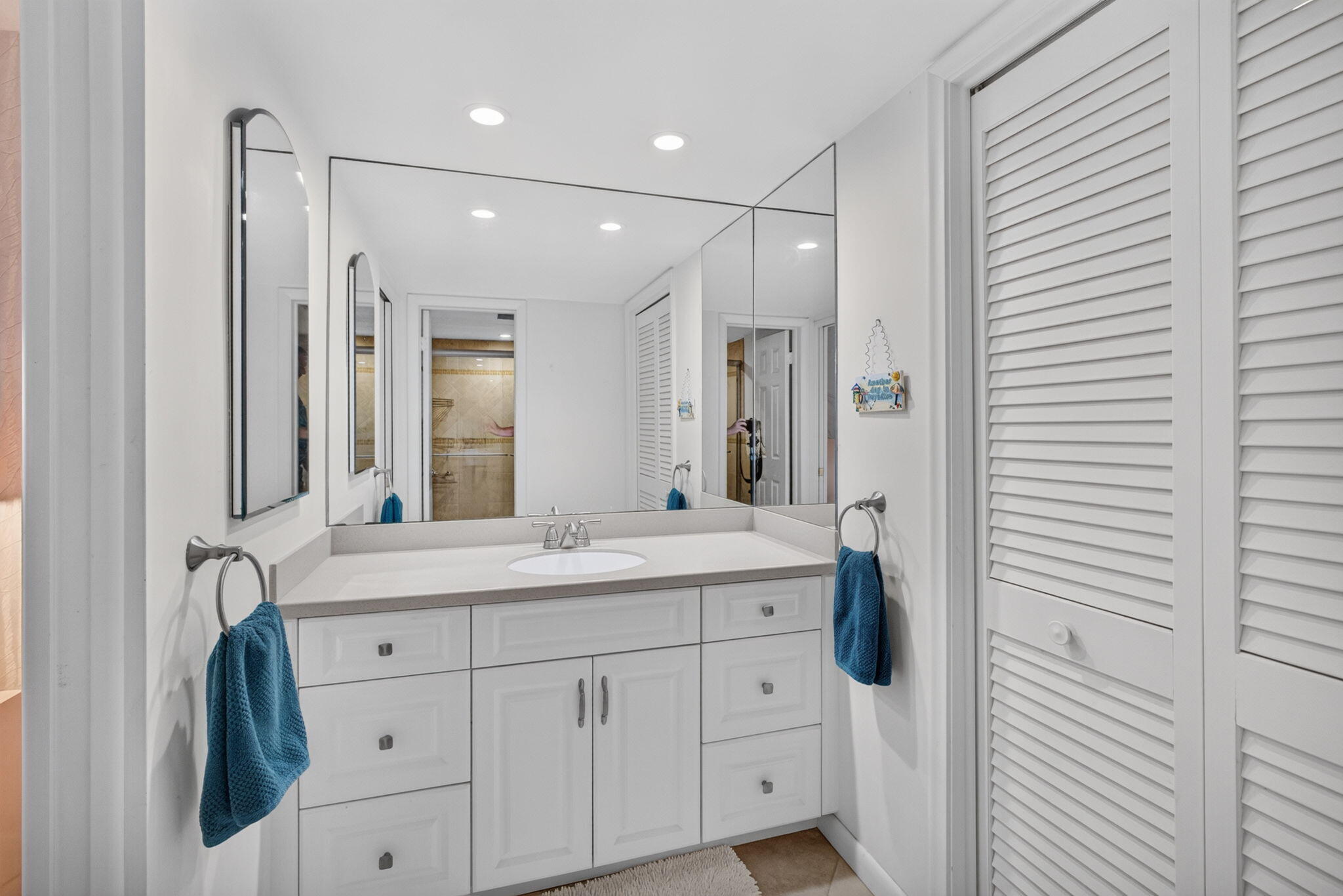 BARCLAY CONDO - Residential