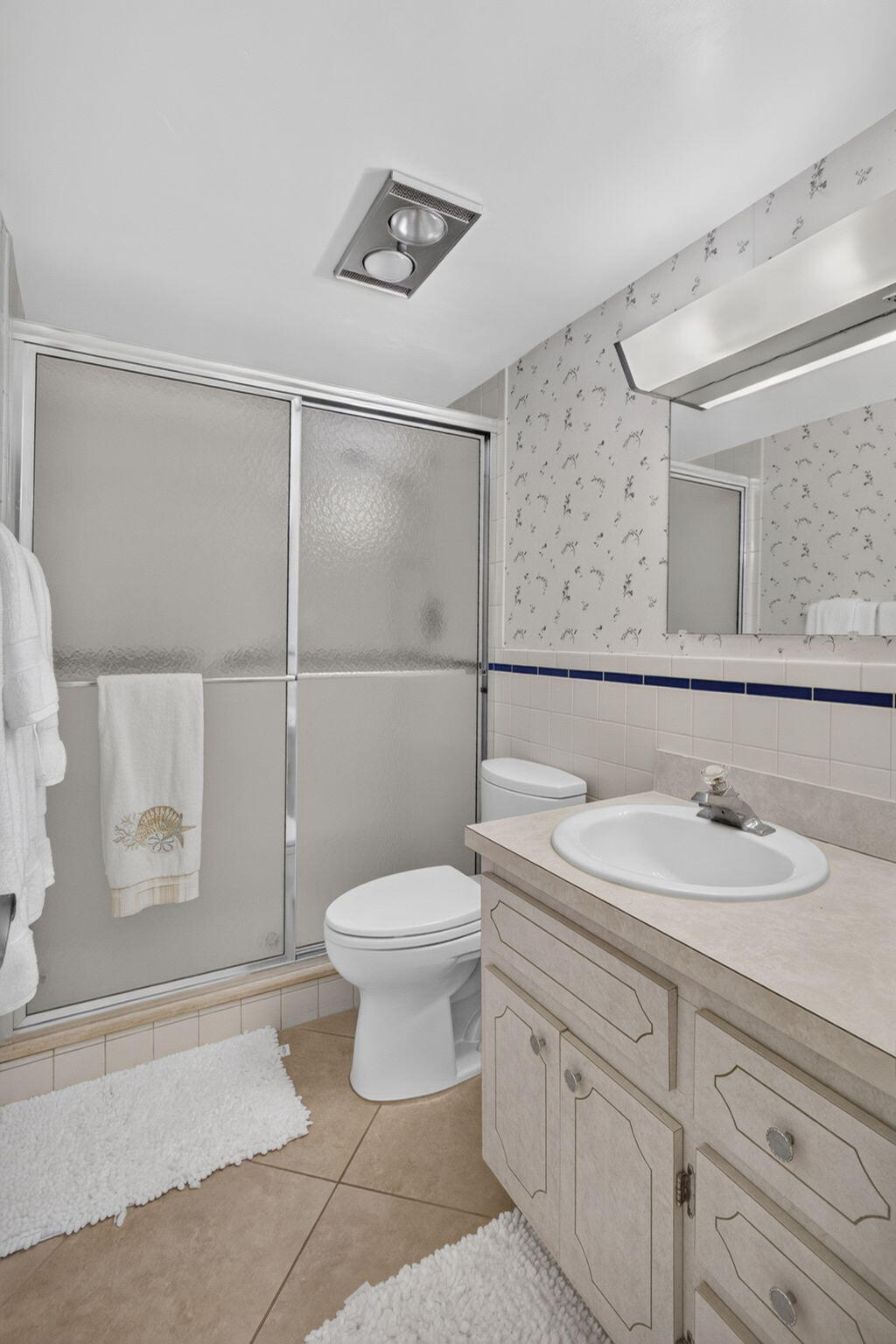 BARCLAY CONDO - Residential