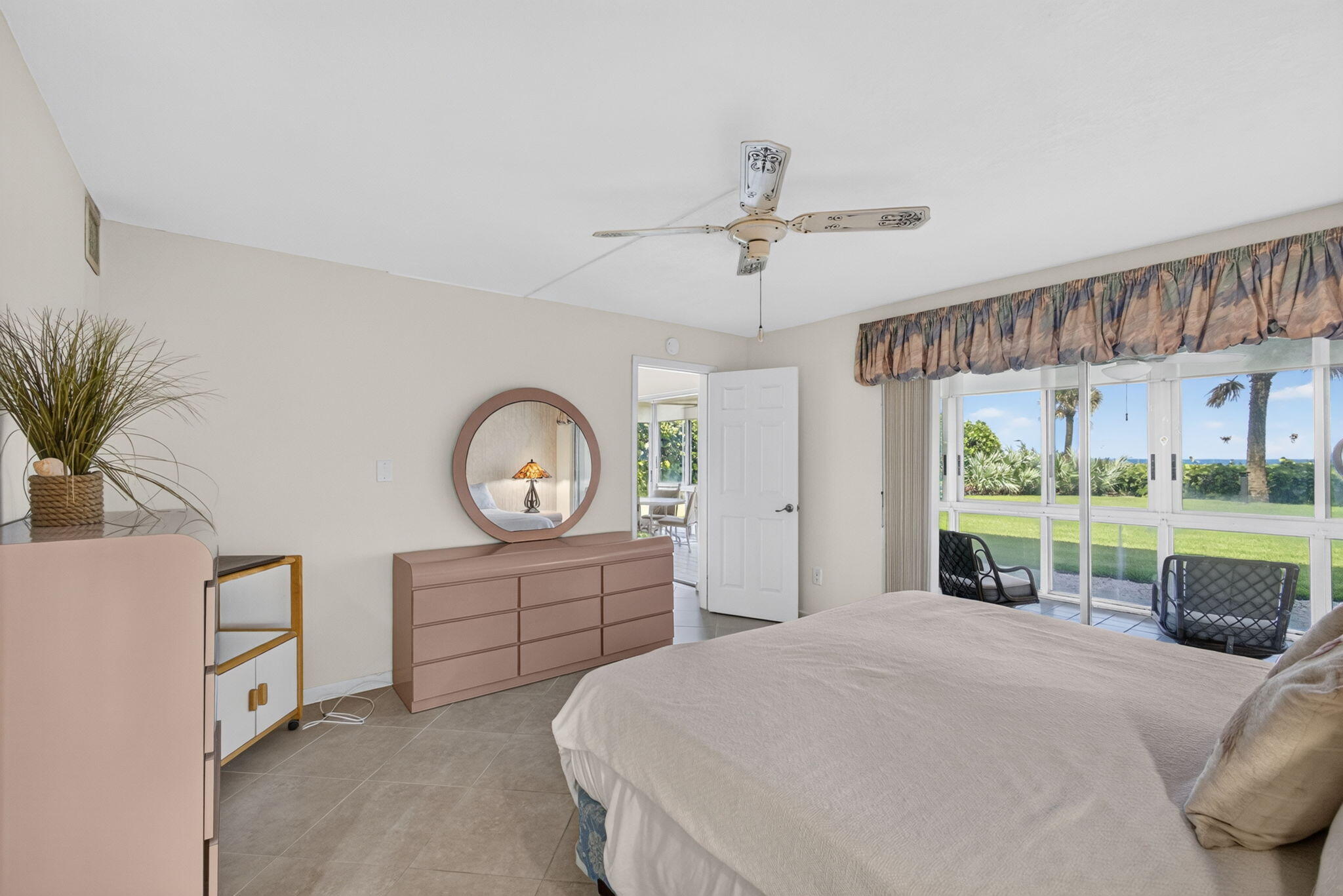 BARCLAY CONDO - Residential
