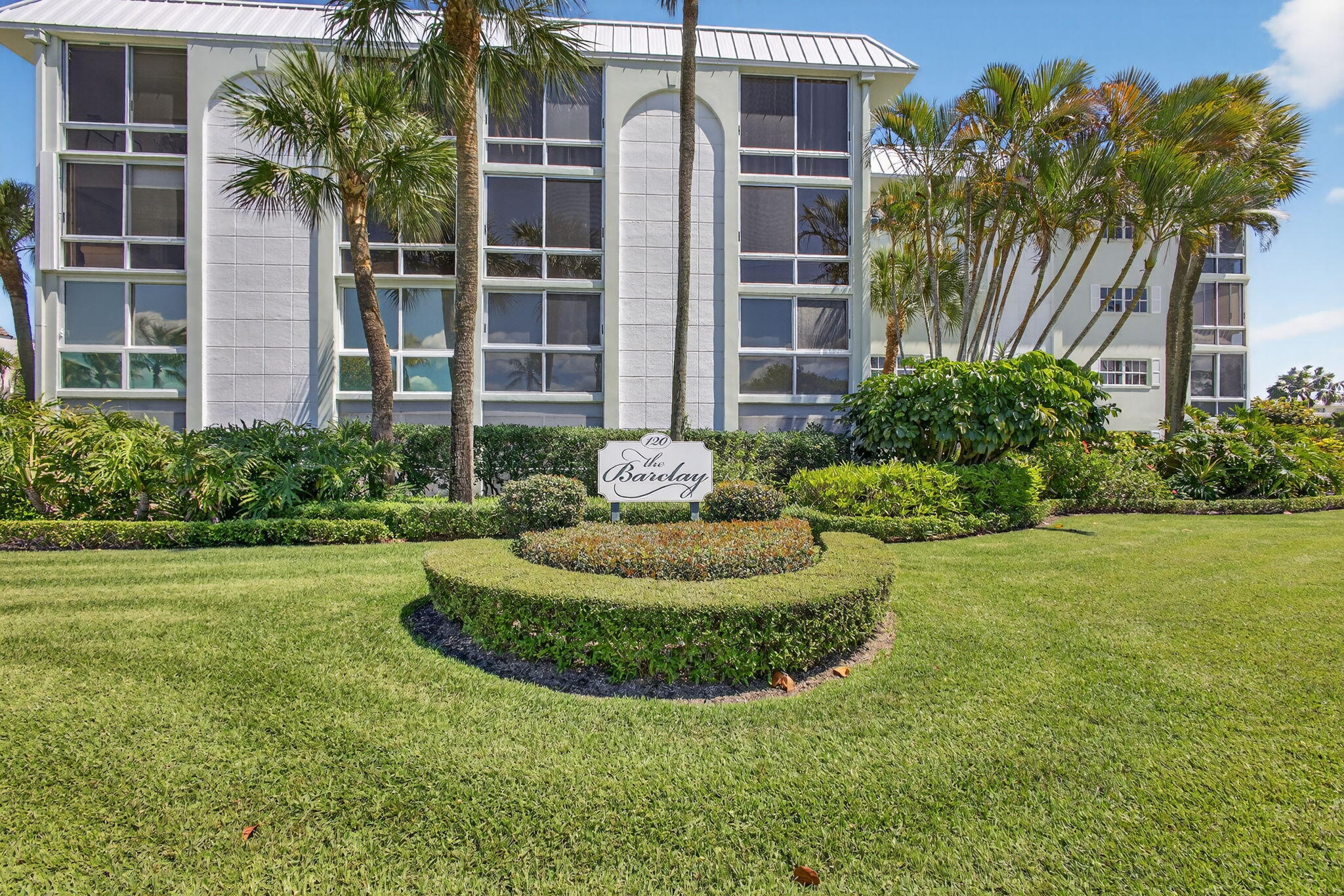 BARCLAY CONDO - Residential