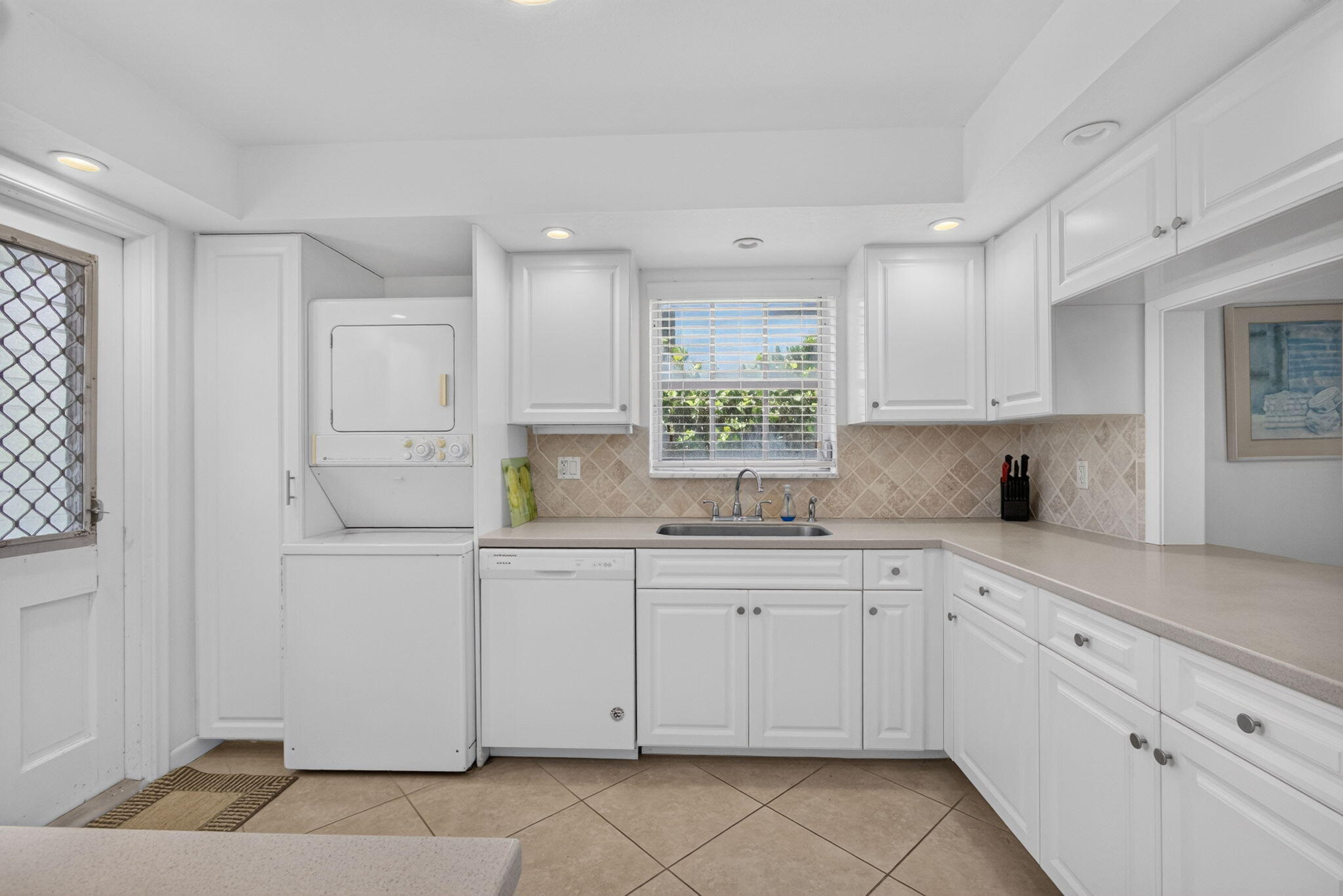 BARCLAY CONDO - Residential