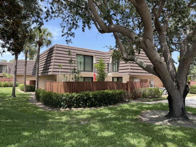 SUNNY BLUFFS LAKES TOWHOME, FULLY FURNISHED PERFECT FOR A WINTER VACATION RENTAL.  UPDATED KITCHEN & MASTER BATH, IMPACT WINDOWS, PRIVATE PATIO.  DESIRABLE COMMUNITY WITH POOL, TENNIS, PICKLEBALL, PLAYGROUND.  WALKING DISTANCE TO BEACH, SHOPPING, RESTAURANTS.
