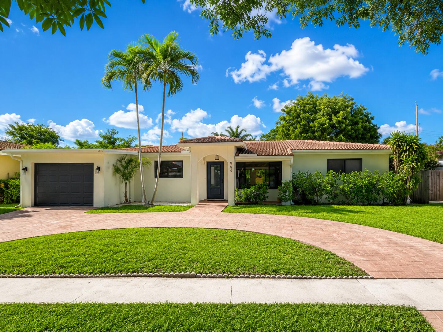 FLORESTA ESTATES 2ND SEC - Residential