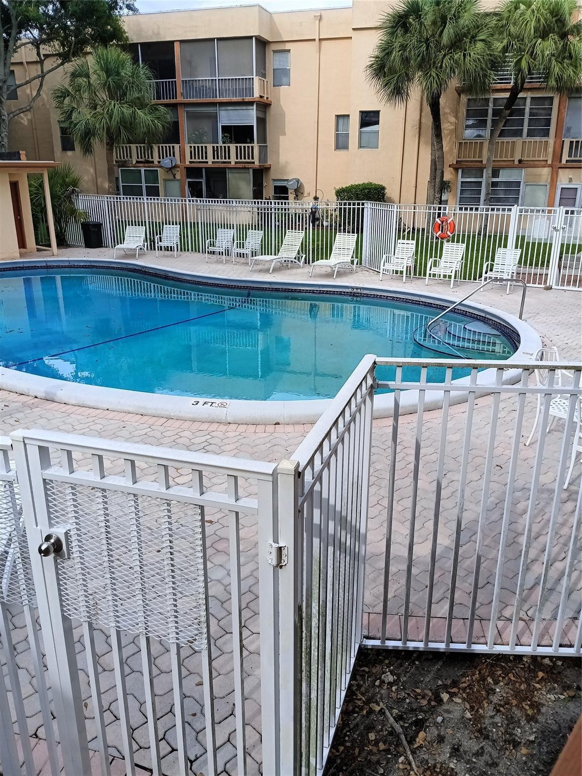 ROKEST CONDOMINIUM APARTMENTS - Residential
