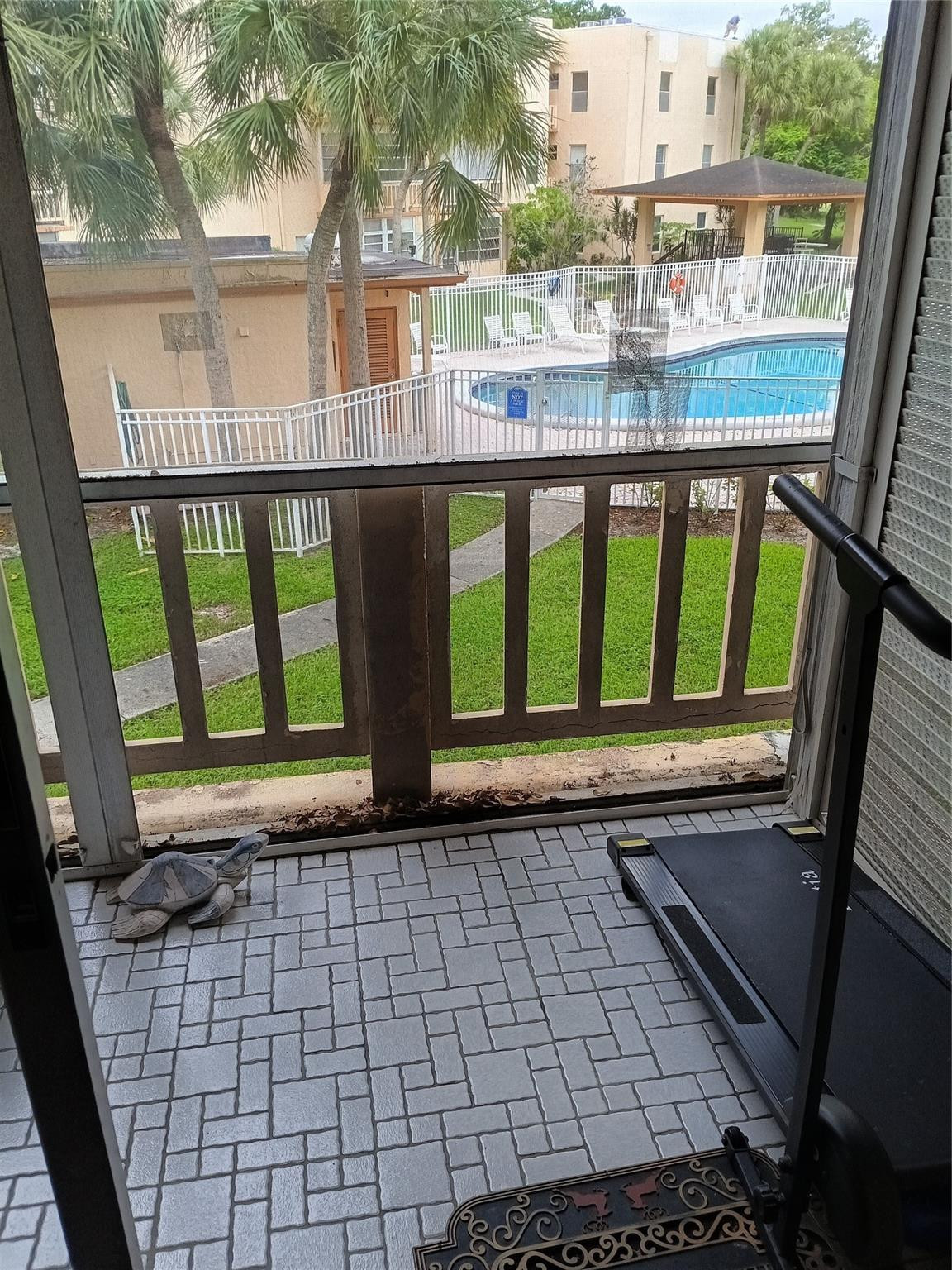 ROKEST CONDOMINIUM APARTMENTS - Residential