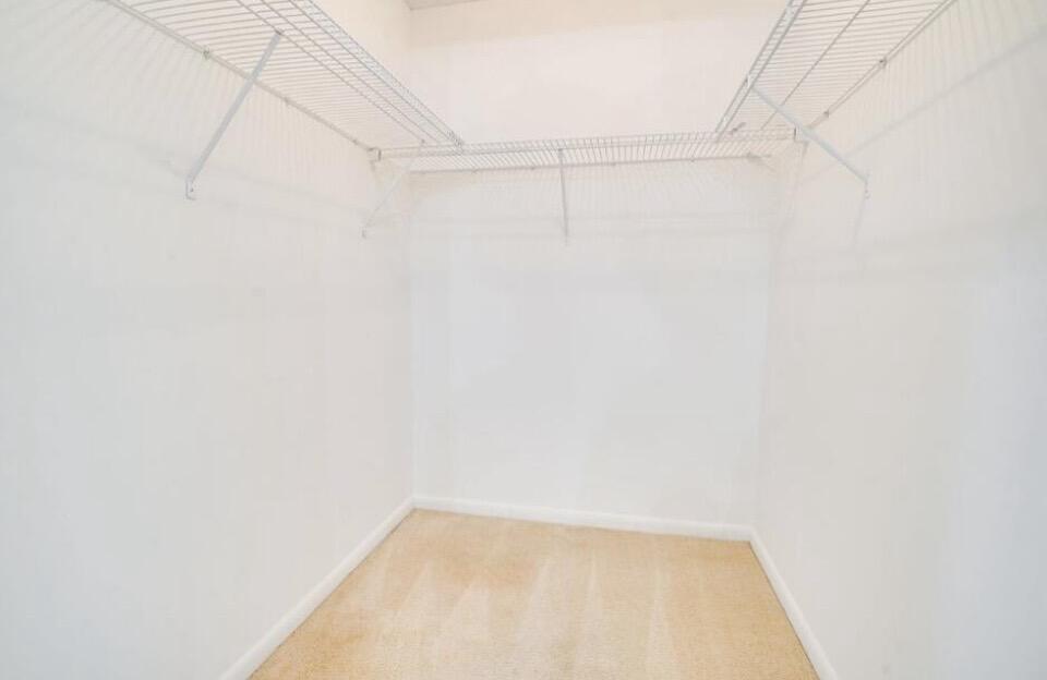 THE GROVE CONDOMINIUM SECTION 1 - Residential Lease