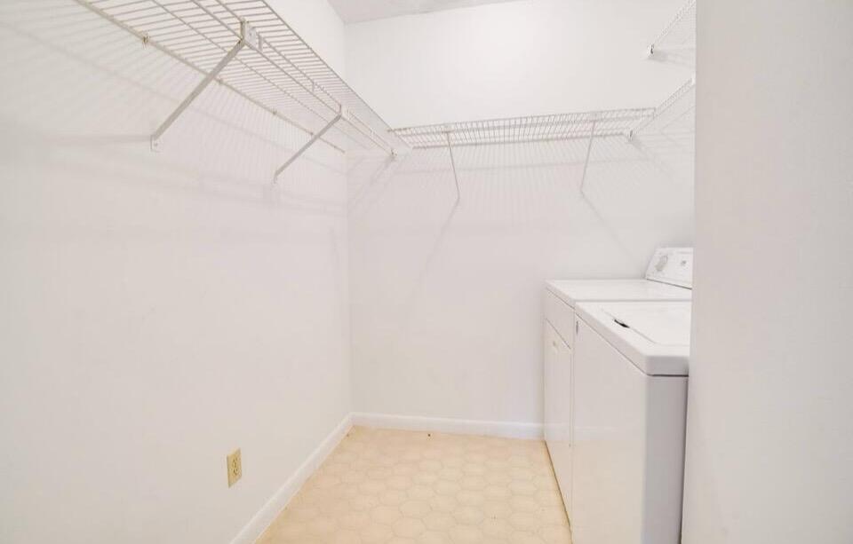 THE GROVE CONDOMINIUM SECTION 1 - Residential Lease