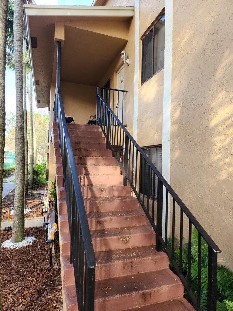 THIS IS A BEAUTIFULL 3/2 BEDROOMS.