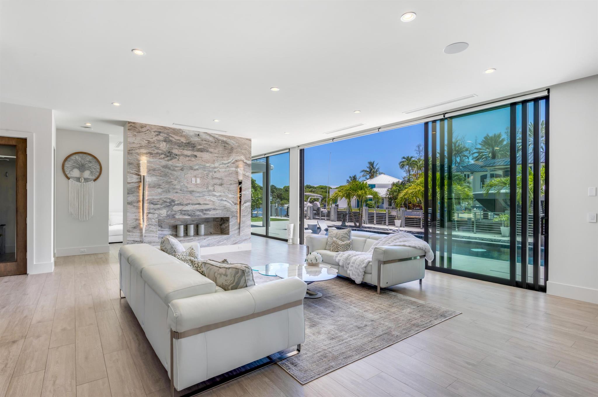 LAKE ROGERS ISLE - Residential