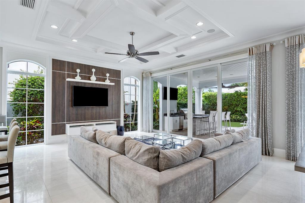 ROYAL PALM YACHT & COUNTRY CLUB - Residential