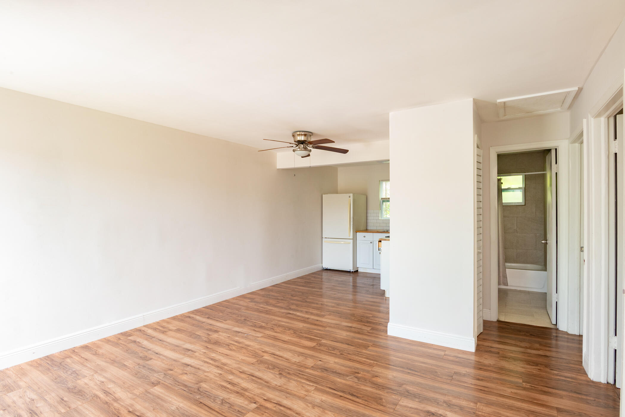 MODEL LAND CO - Residential Lease