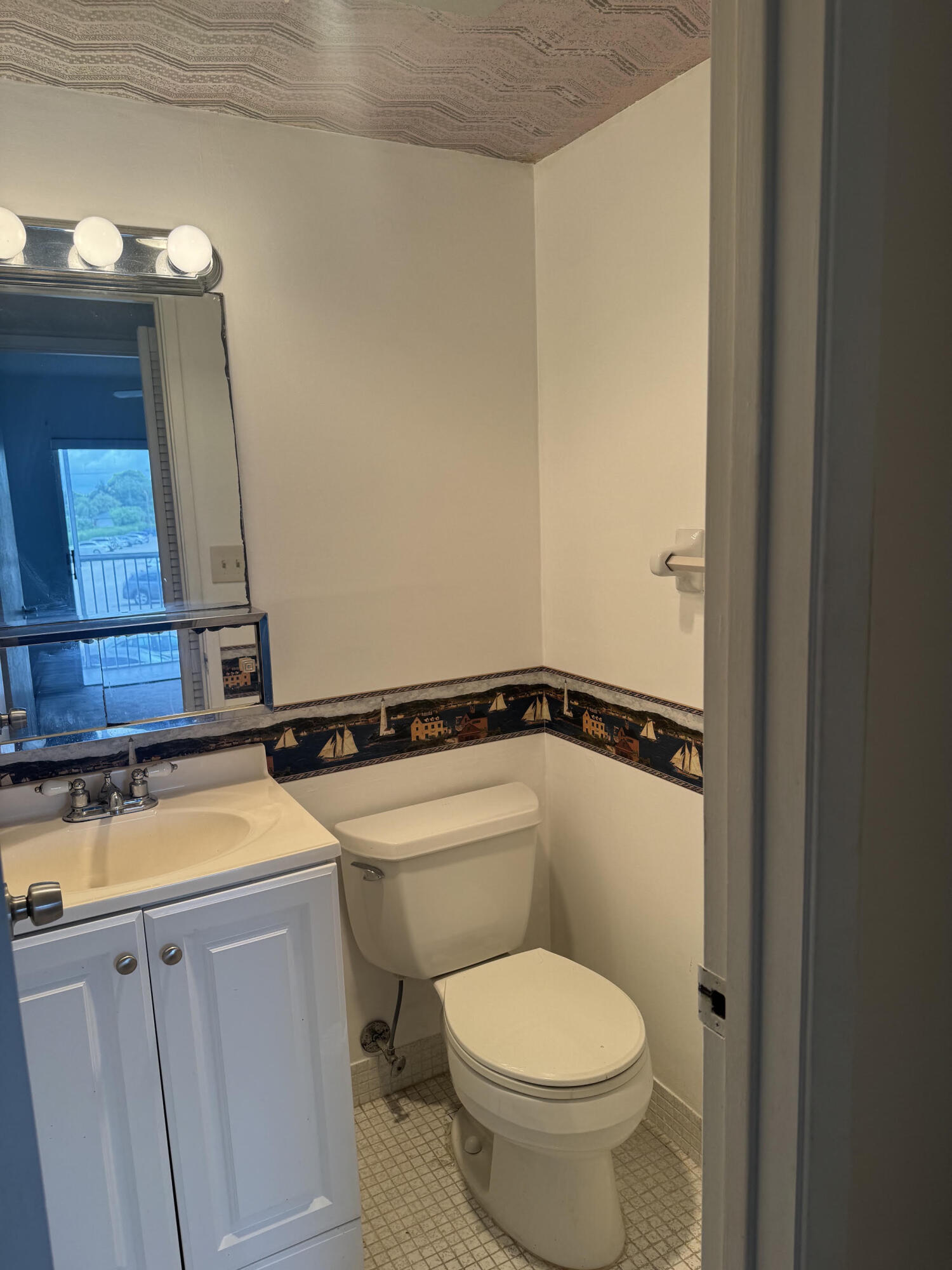 VILLAGE GREEN HAMPTON CONDO - Residential