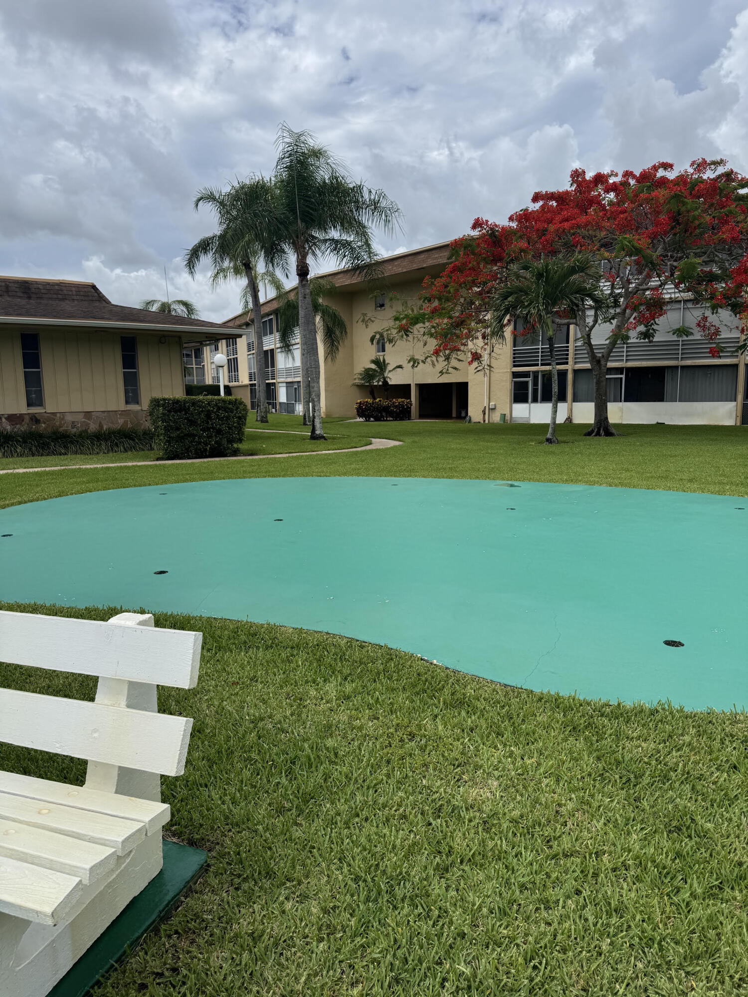 VILLAGE GREEN HAMPTON CONDO - Residential