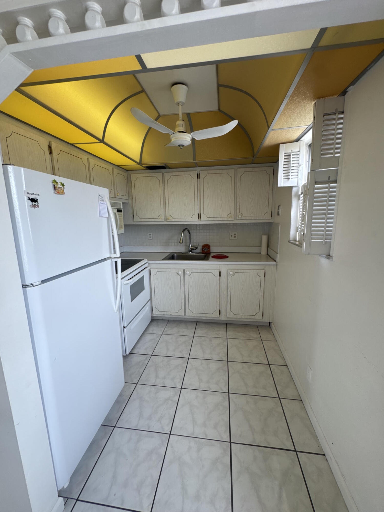 VILLAGE GREEN HAMPTON CONDO - Residential