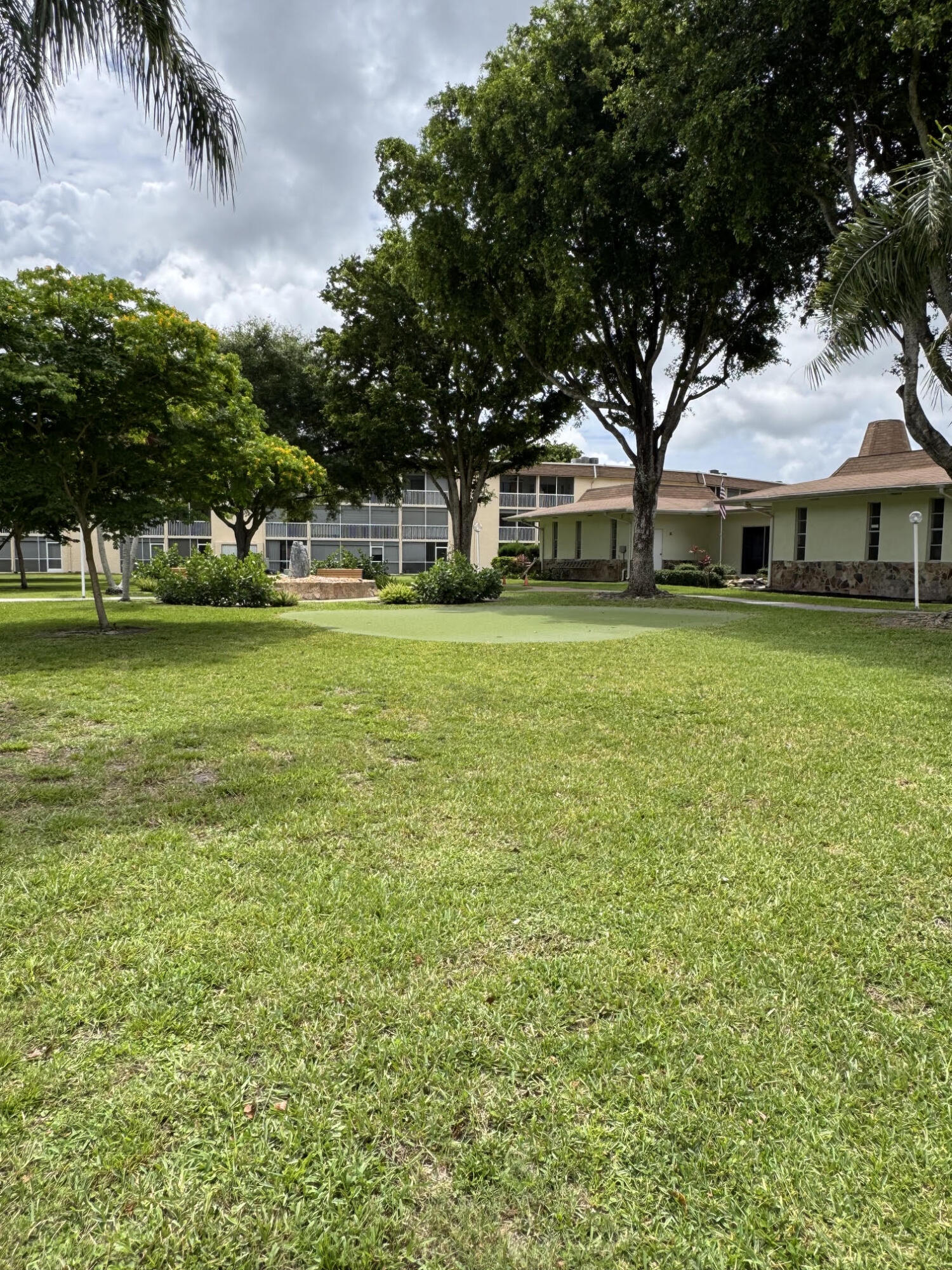 VILLAGE GREEN HAMPTON CONDO - Residential
