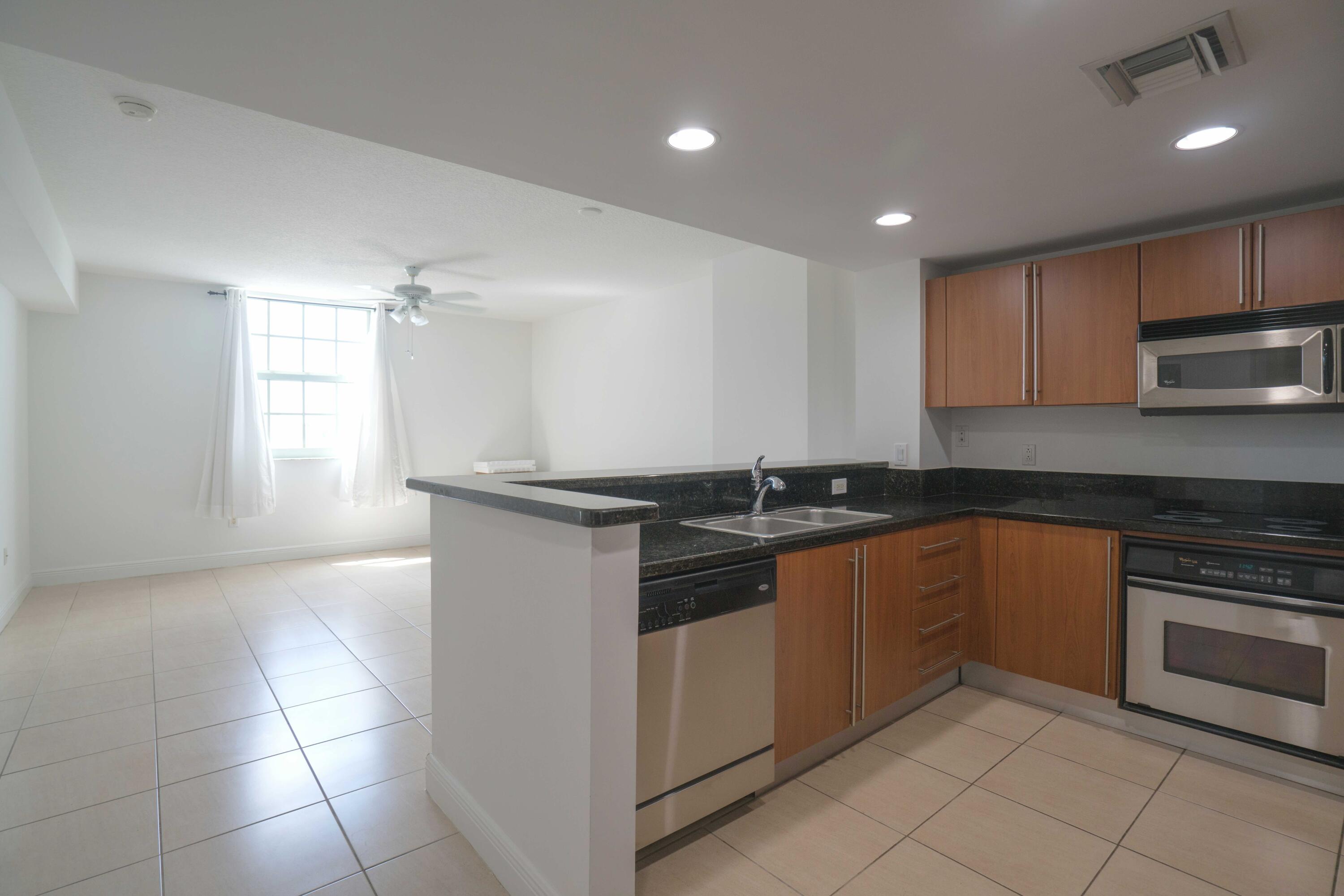 610 CLEMATIS CONDO - Residential Lease