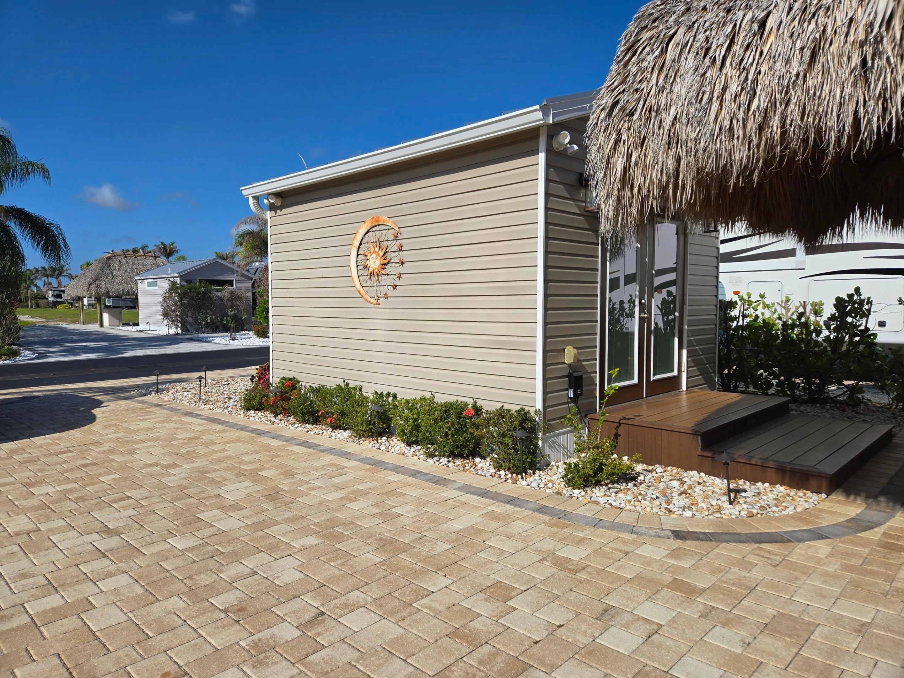 SILVER PALMS RV VILLAGE - Land