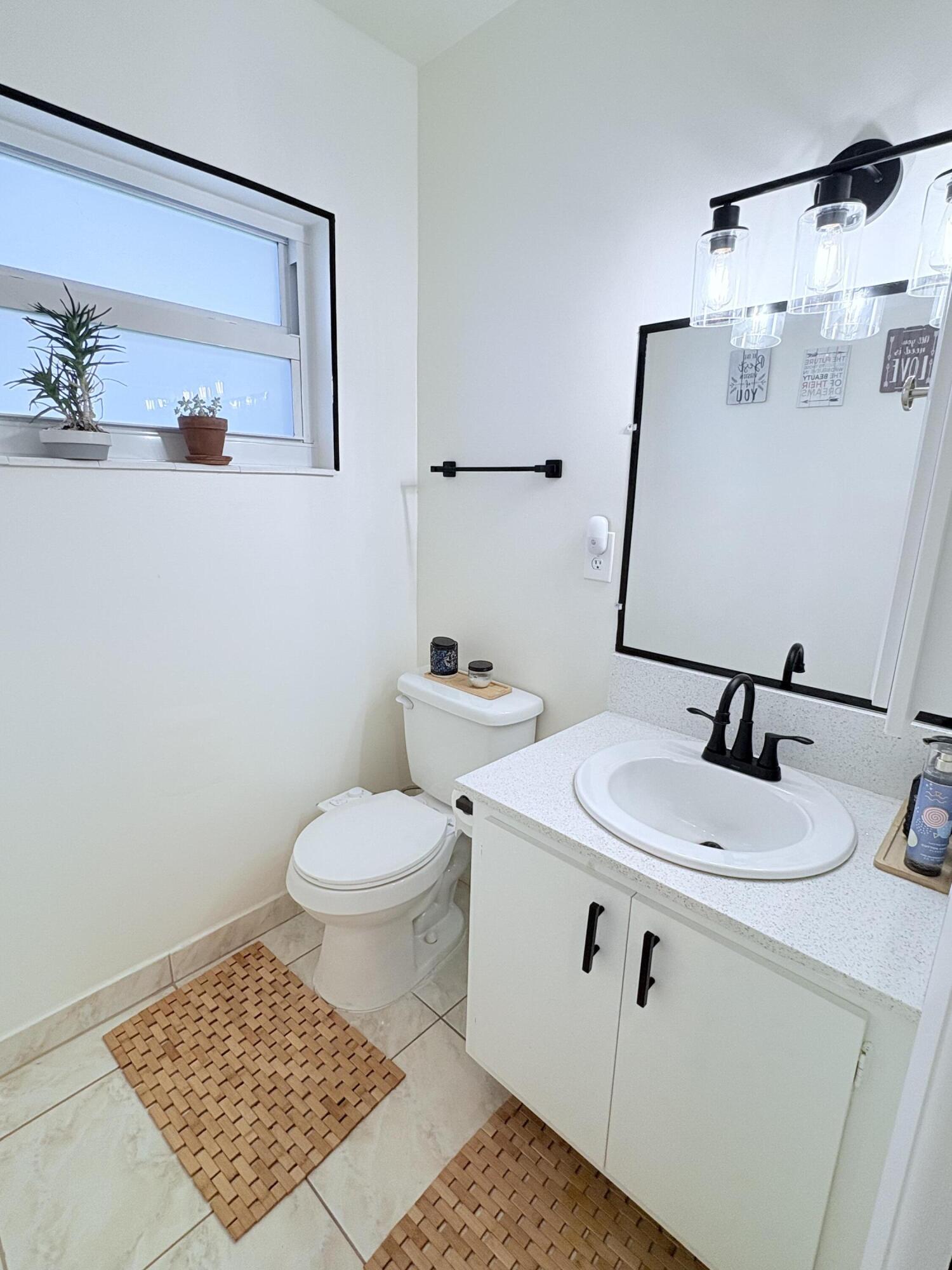 CRESTHAVEN VILLAS CONDO 18 - Residential