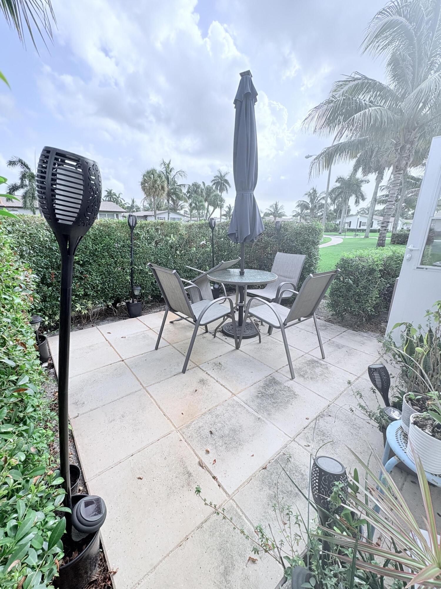 CRESTHAVEN VILLAS CONDO 18 - Residential