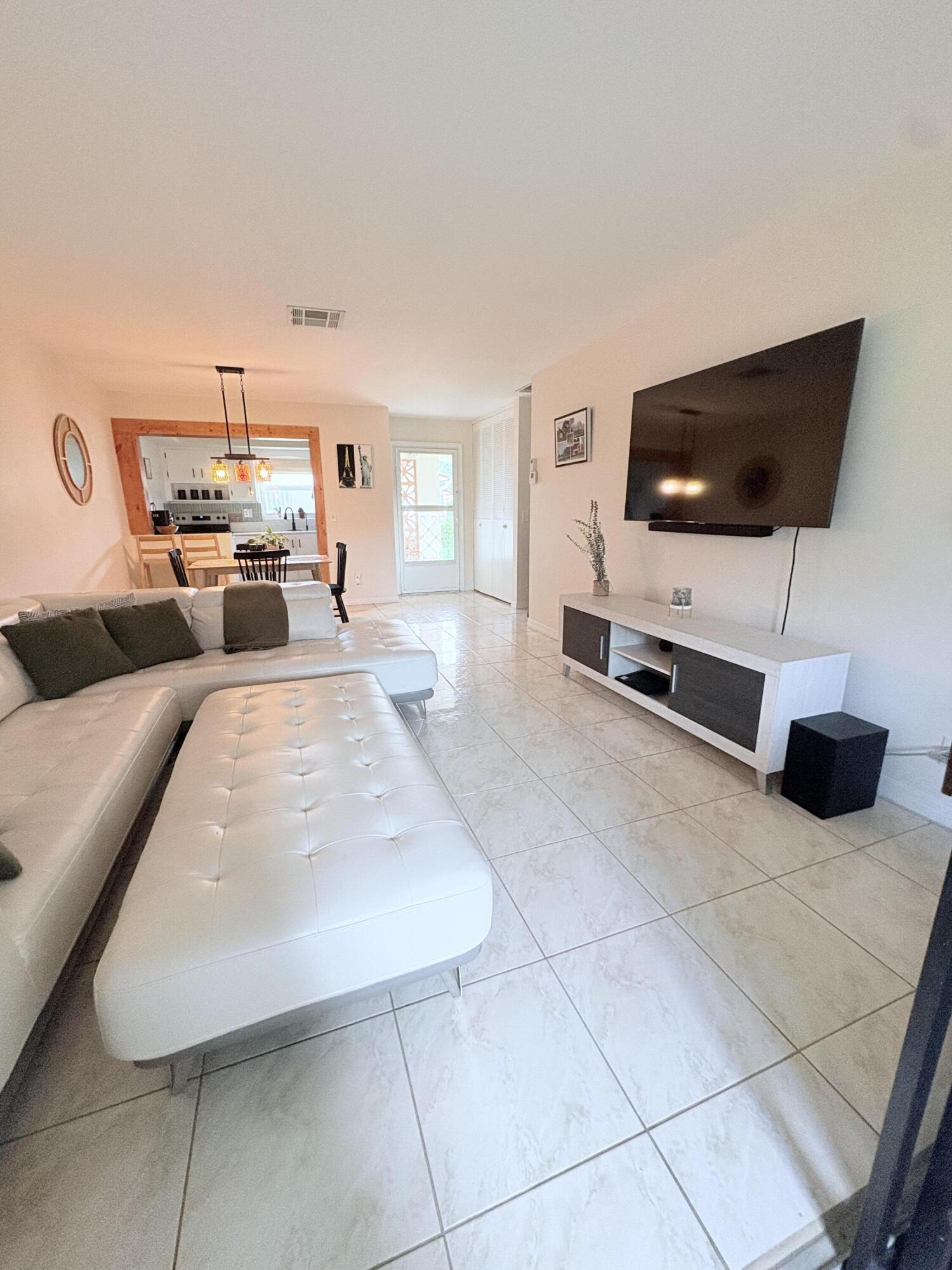 CRESTHAVEN VILLAS CONDO 18 - Residential