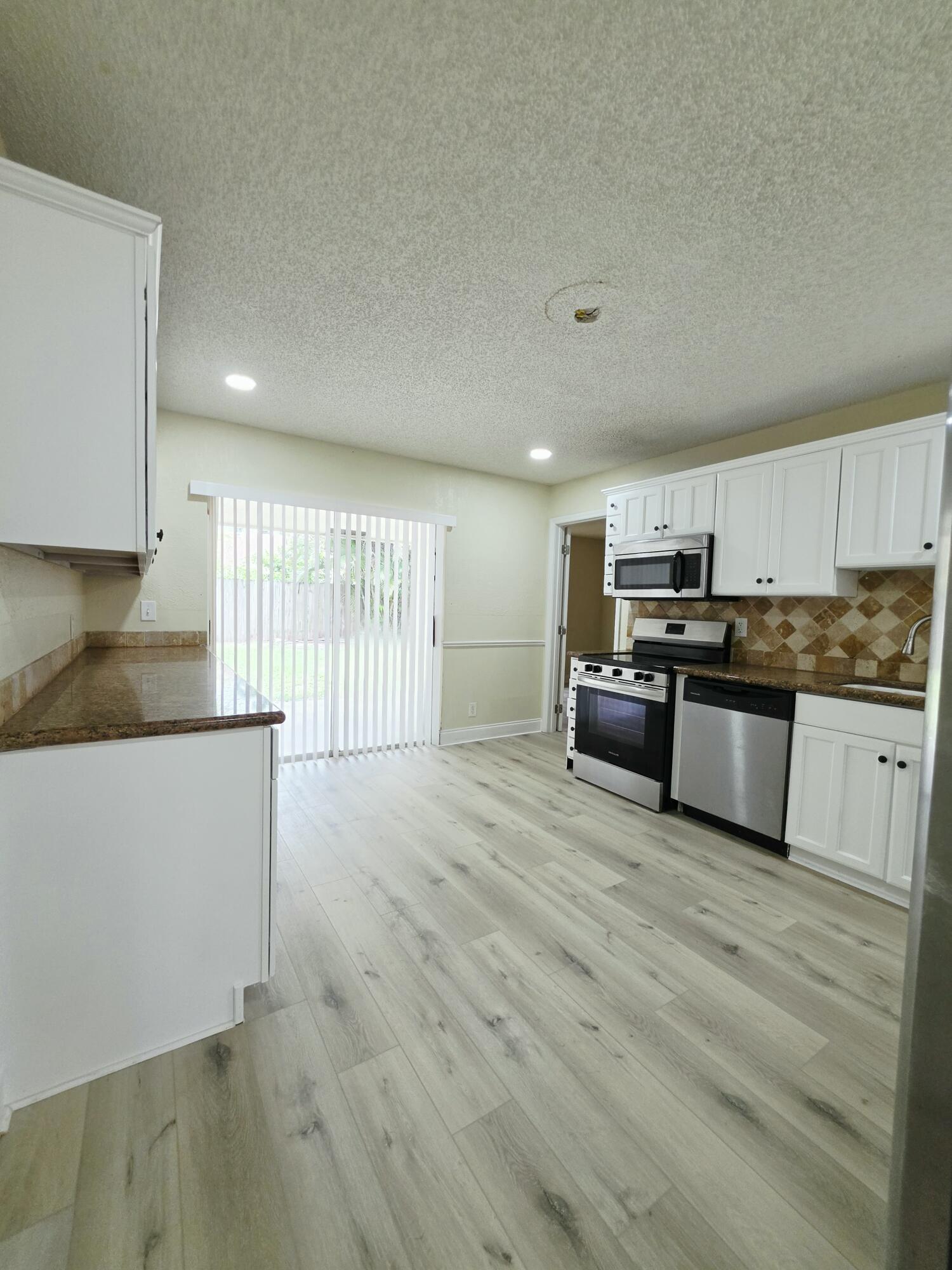 LEE ESTATES 1 - Residential