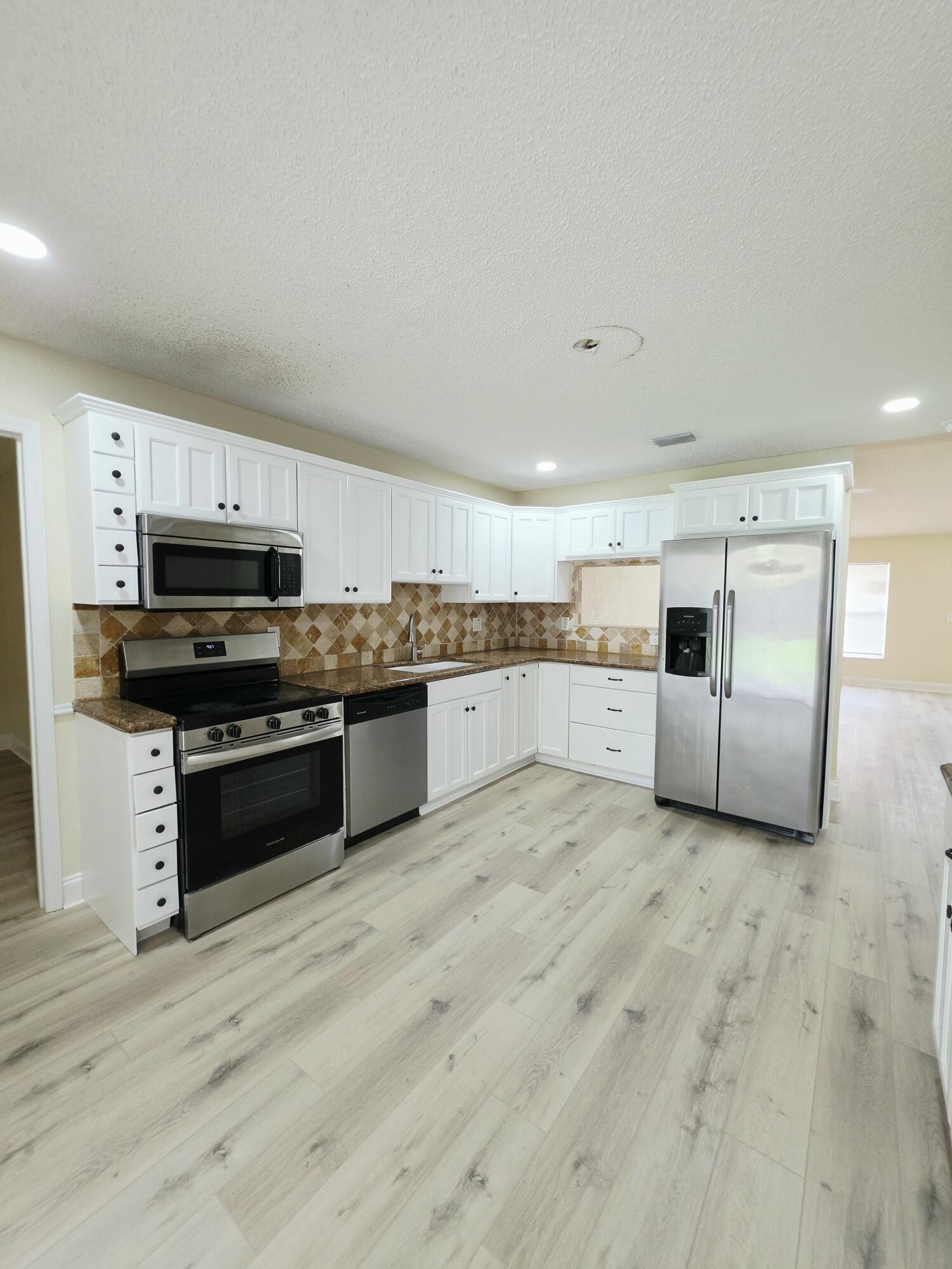 LEE ESTATES 1 - Residential