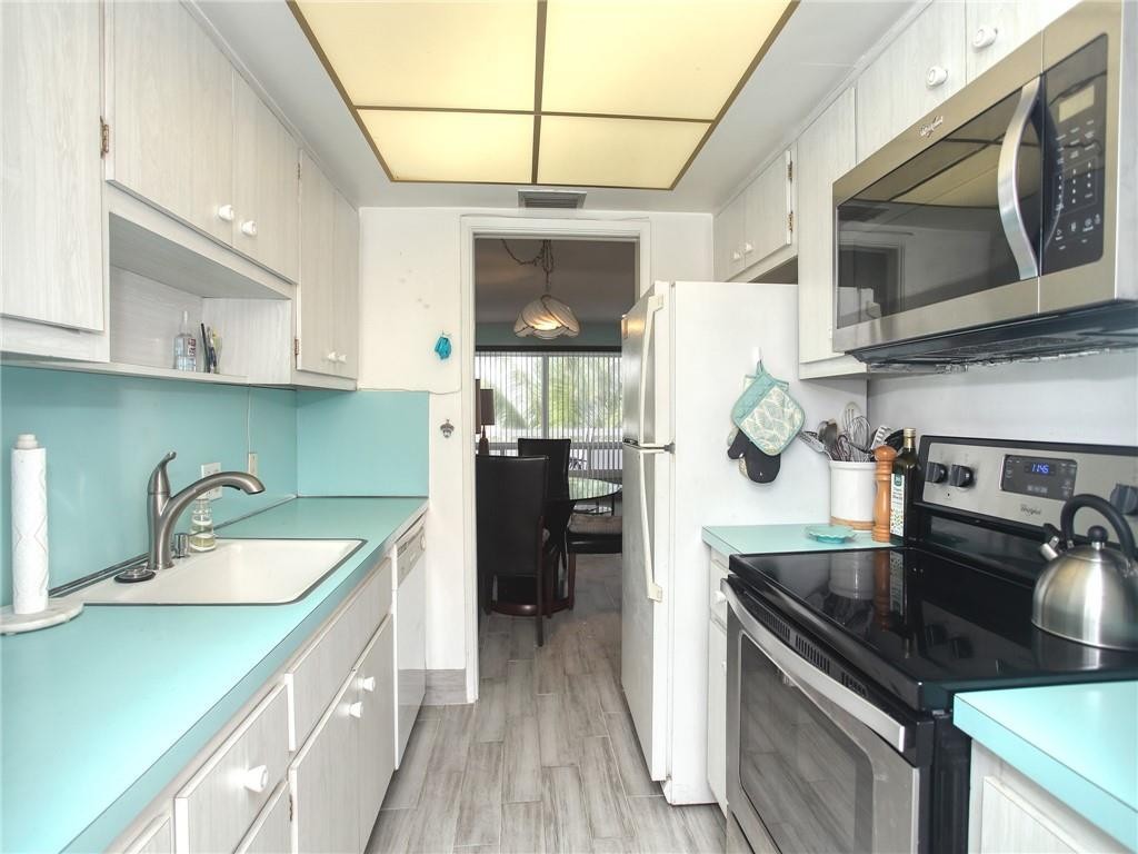 SKY RANCH APTS - Residential