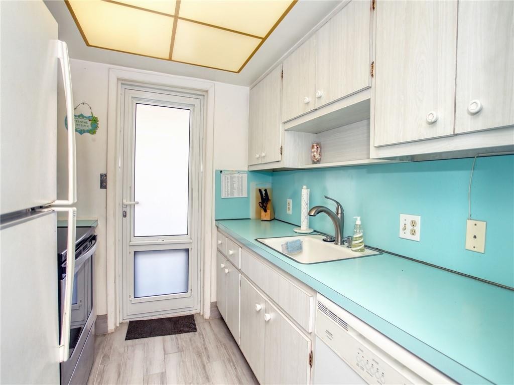 SKY RANCH APTS - Residential