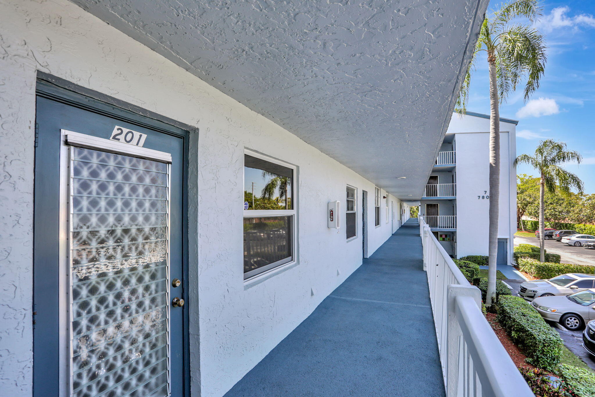 PALM SPRINGS 2 - Residential