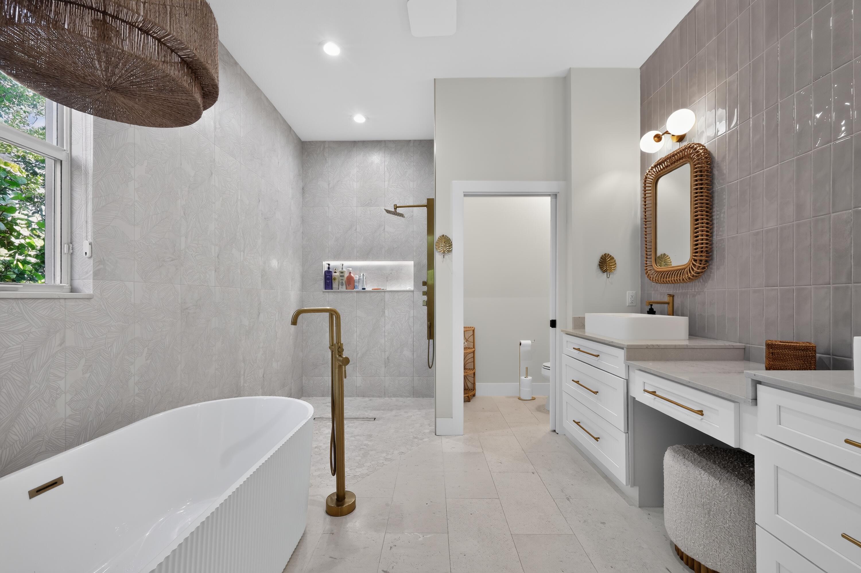 LIMESTONE CAY - Residential