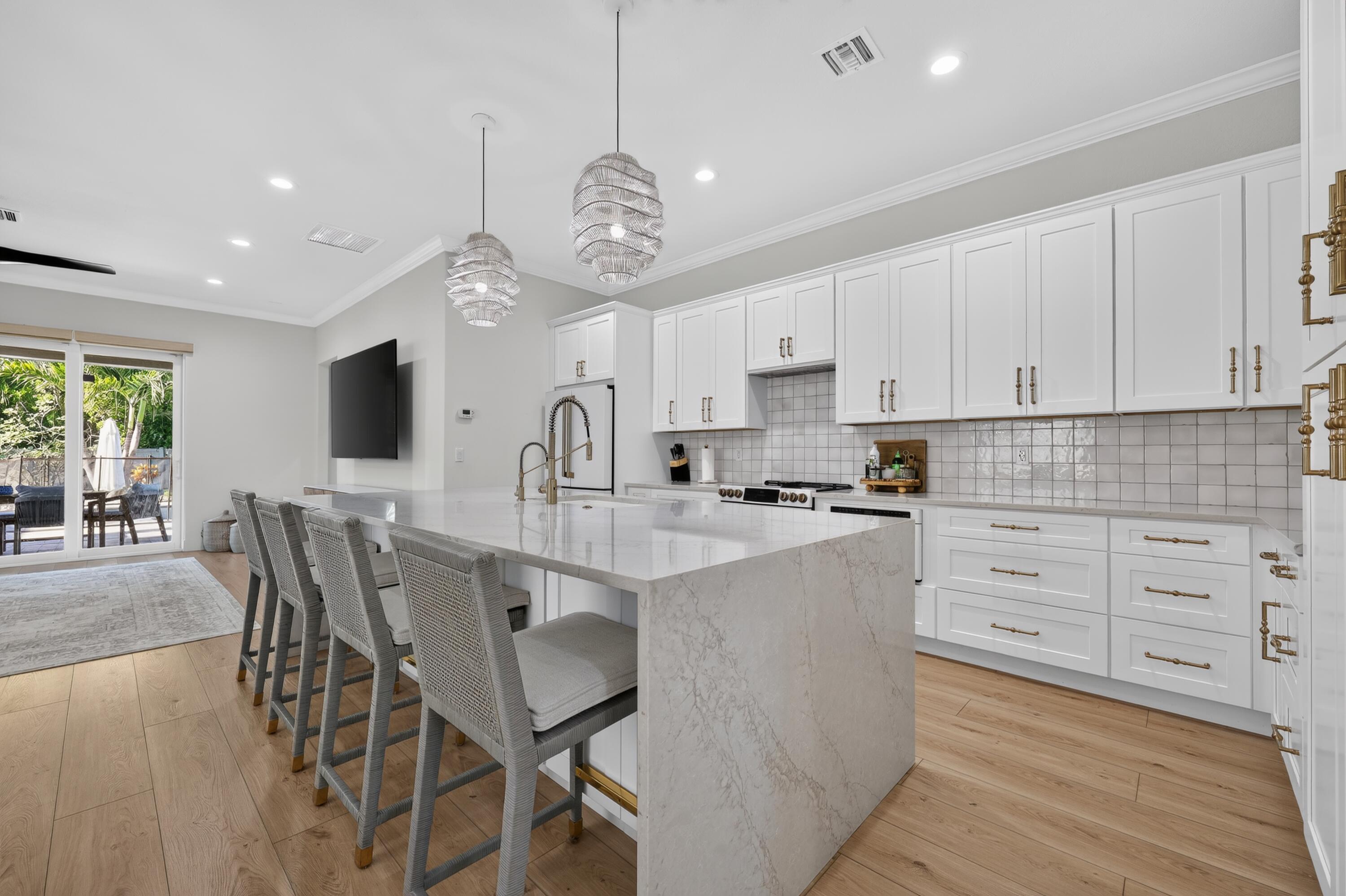LIMESTONE CAY - Residential