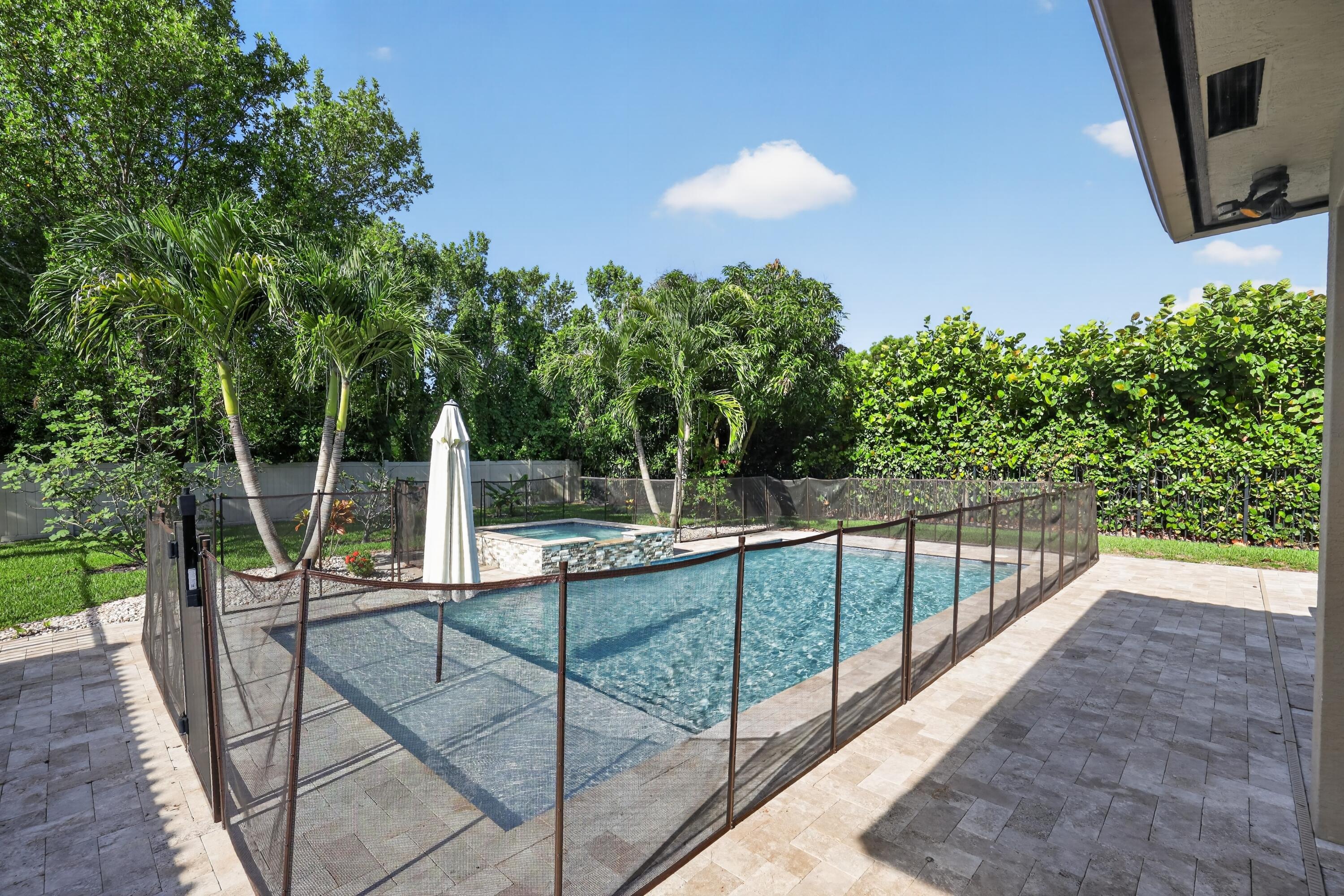 LIMESTONE CAY - Residential