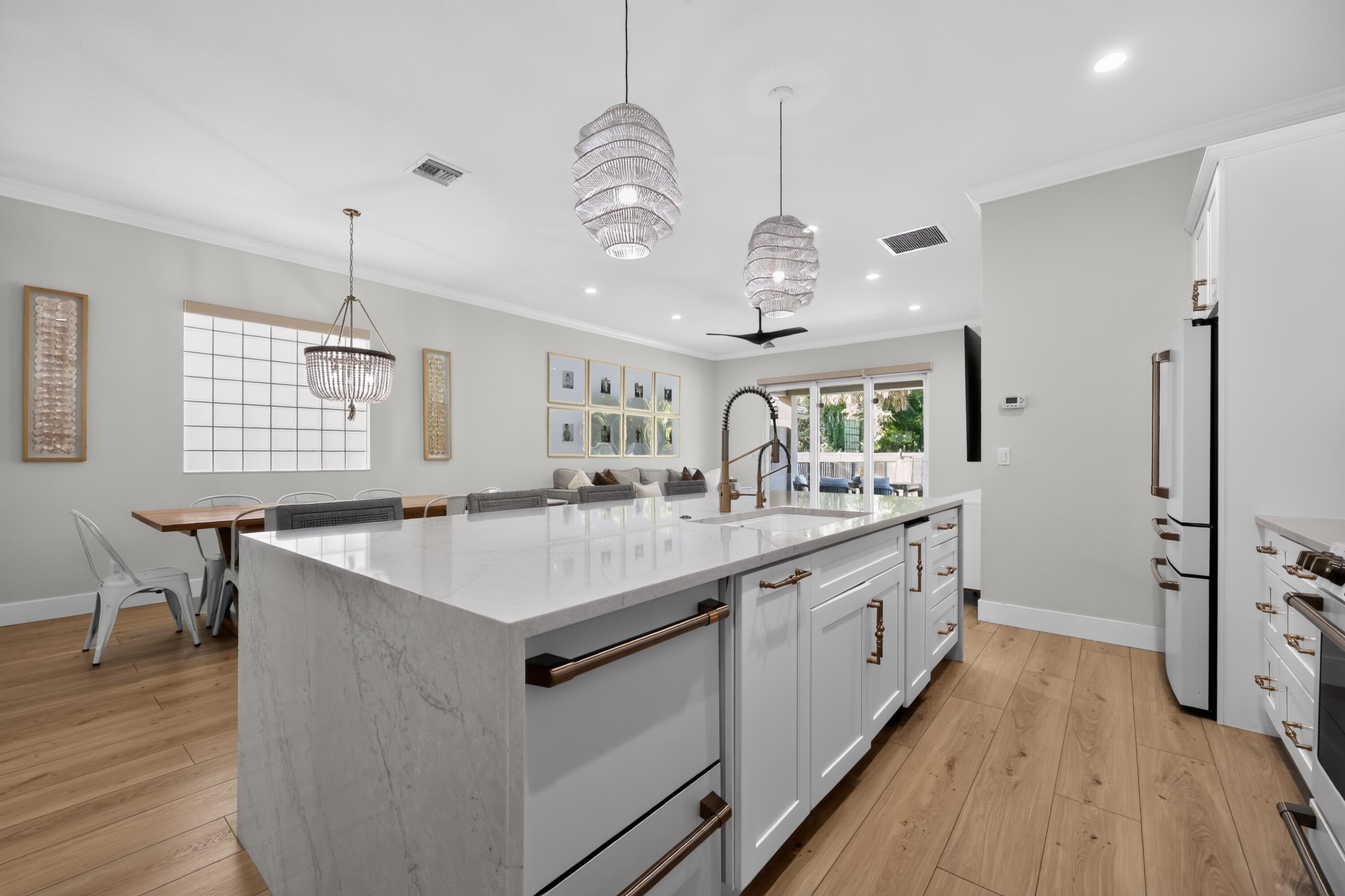 LIMESTONE CAY - Residential