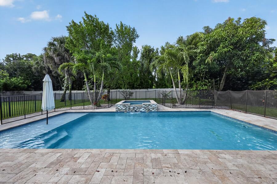 LIMESTONE CAY - Residential