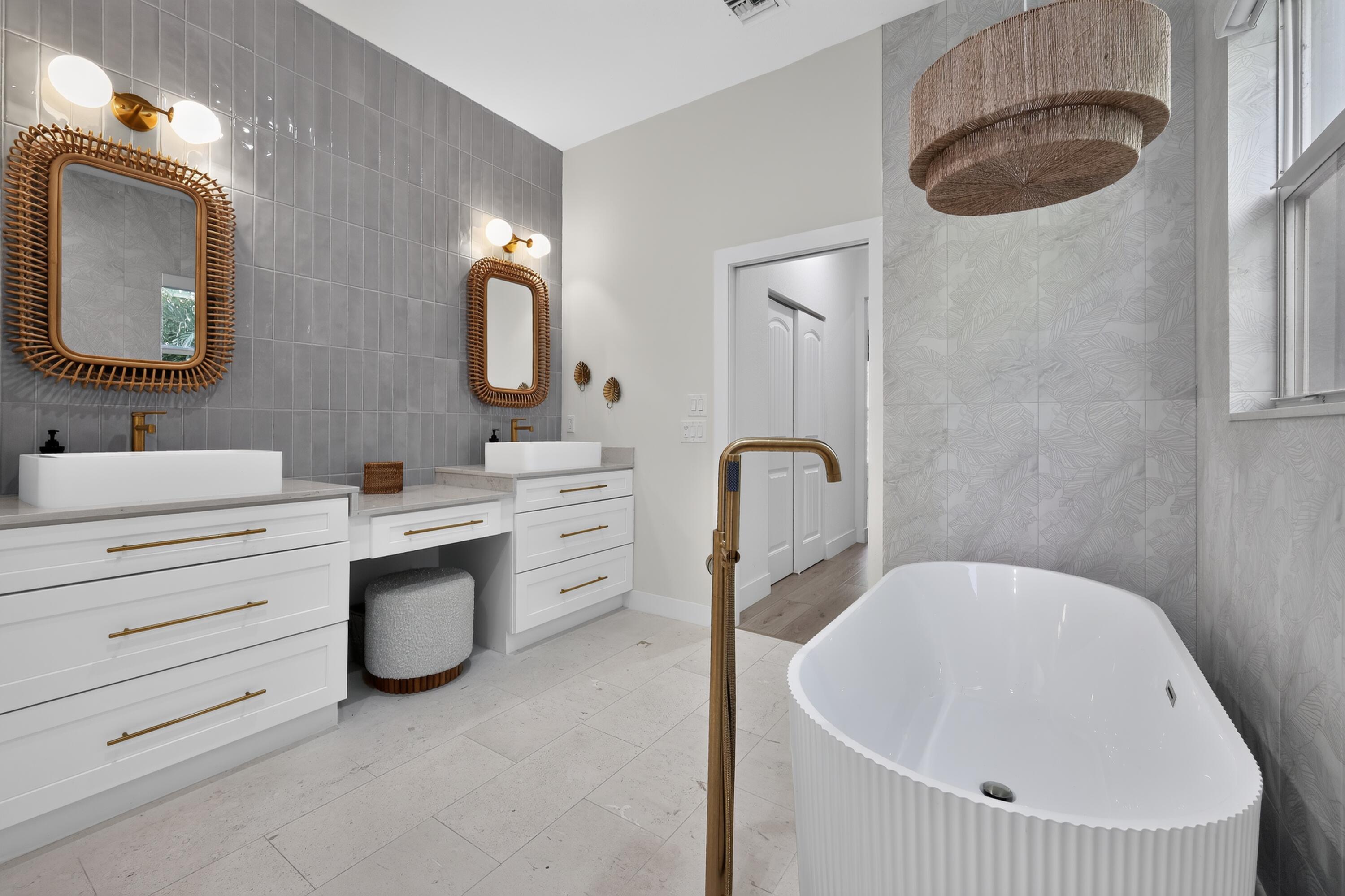 LIMESTONE CAY - Residential