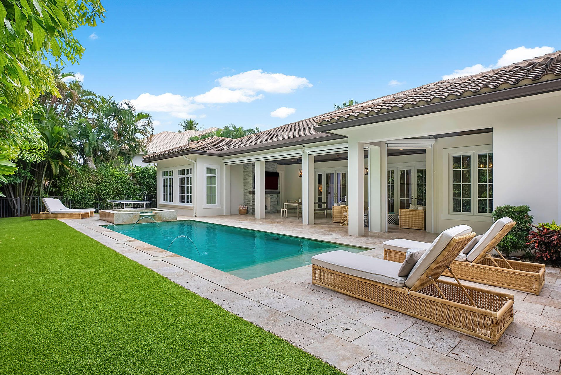 ROYAL PALM YACHT & COUNTRY CLUB - Residential