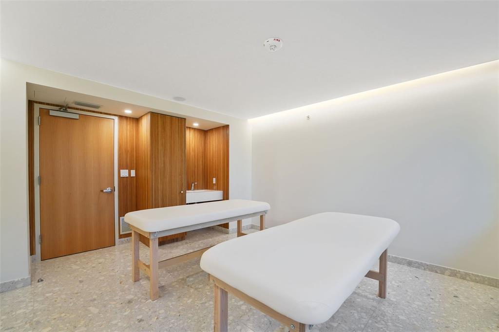 FLAMINGO SOUTH BEACH I CONDO - Residential Lease