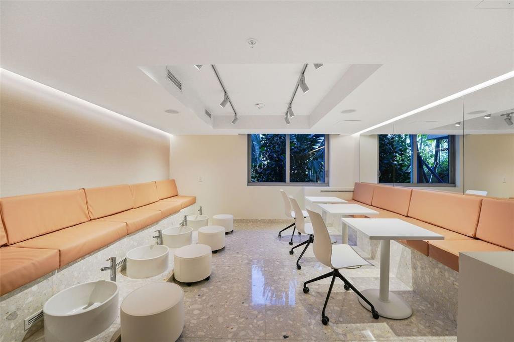 FLAMINGO SOUTH BEACH I CONDO - Residential Lease