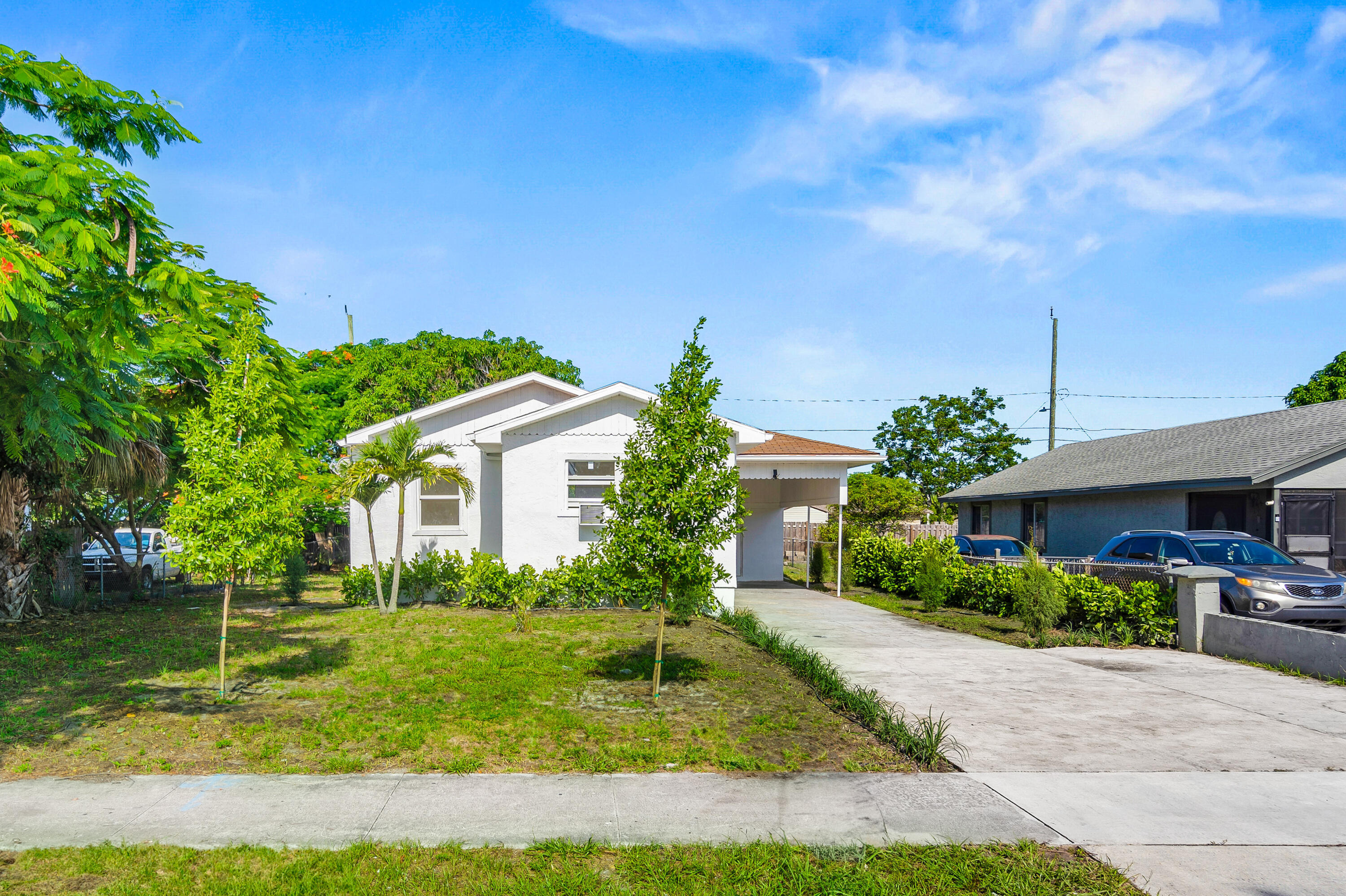 Fully updated 2 bed 1 bathroom home in the heart of Delray Beach. The home features a brand new kitchen, appliances, bathroom, and AC. Full Impact window. New Window AC units. No rental Restriction, great for investors.