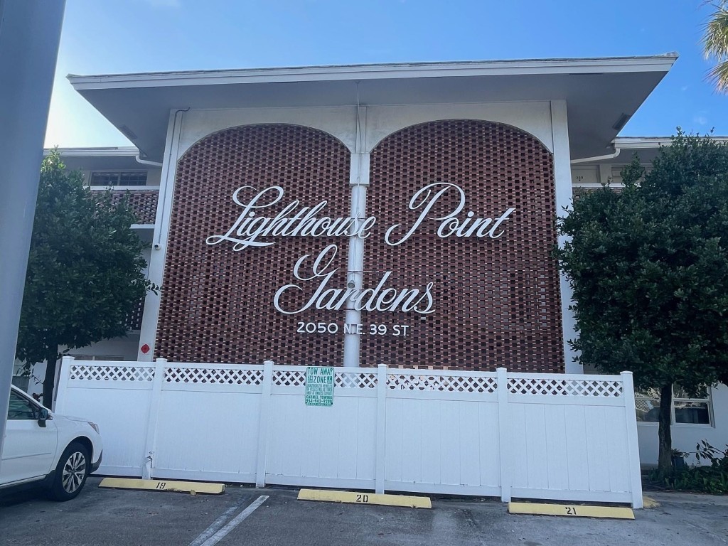 Excellent location in the heart of the Prestigious Lighthouse Point and walking distance to Publix Supermarket, Pharmacy, Post office, Banks, and Shopping. This 55+ Community 2 Bedroom 2 Bathroom First Floor Condo is Move-in ready with Beautiful Ceramic tile floors, Updated Bathrooms, Plenty of Storage with 2 Walk In Closets. The Complex has a Great pool and recreation area, Putting Green, Shuffleboard, and Clubhouse. RESTRICTIONS: Must be 55+ years old, No pets, Rental after 2 years of purchase, you can rent twice a year (1 month minimum and 10 months maximum).