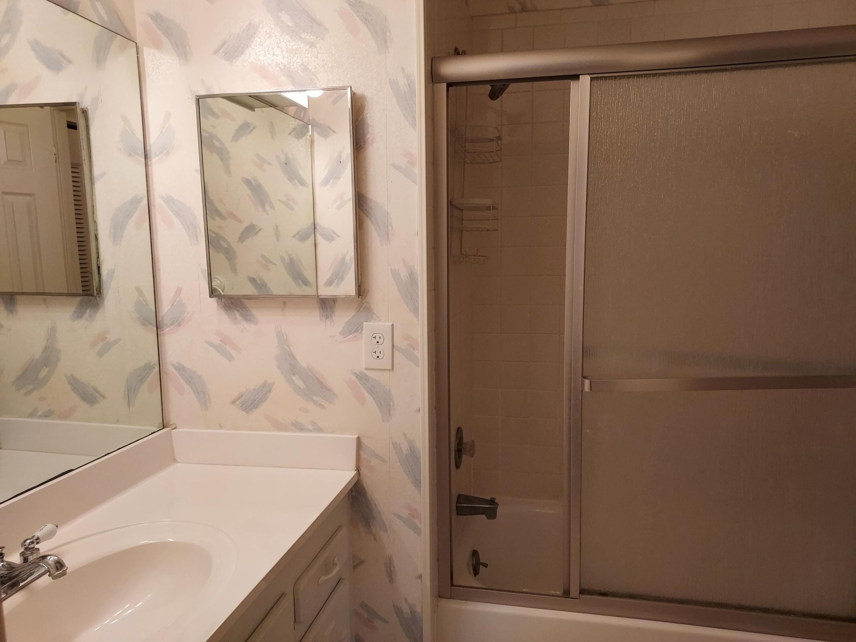 VILLAS ON THE GREEN CONDO - Residential Lease