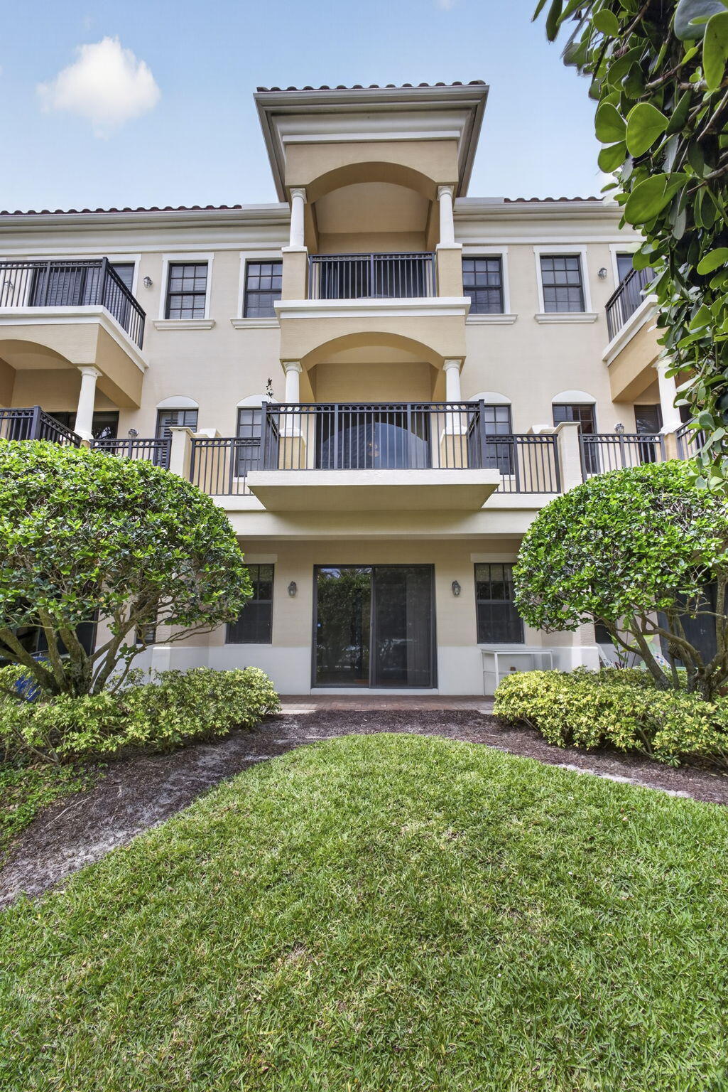 CASA DEL SOL OF TEQUESTA - Residential