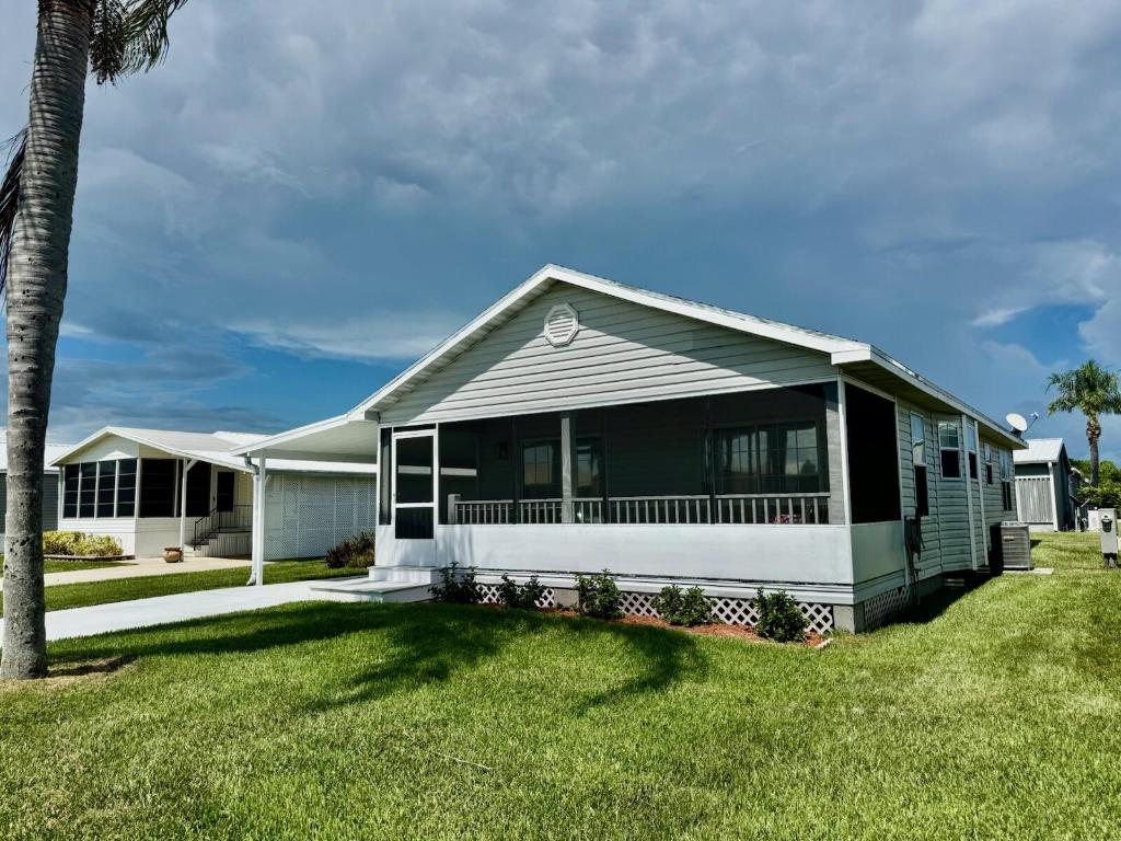 PALM VILLAGE RANCH - Residential