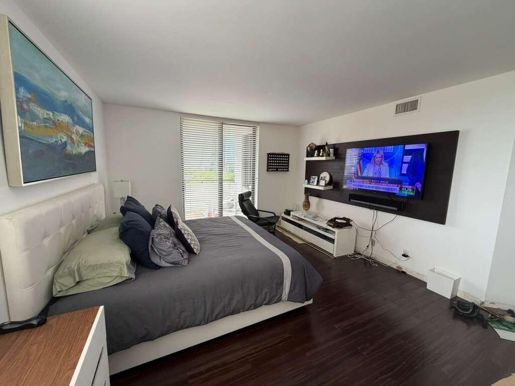 VILLA REGINA CONDO - Residential