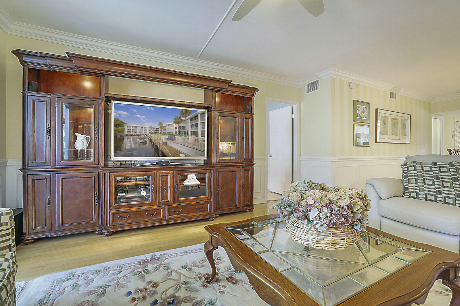 HARBOUR EAST HOUSE CONDO - Residential